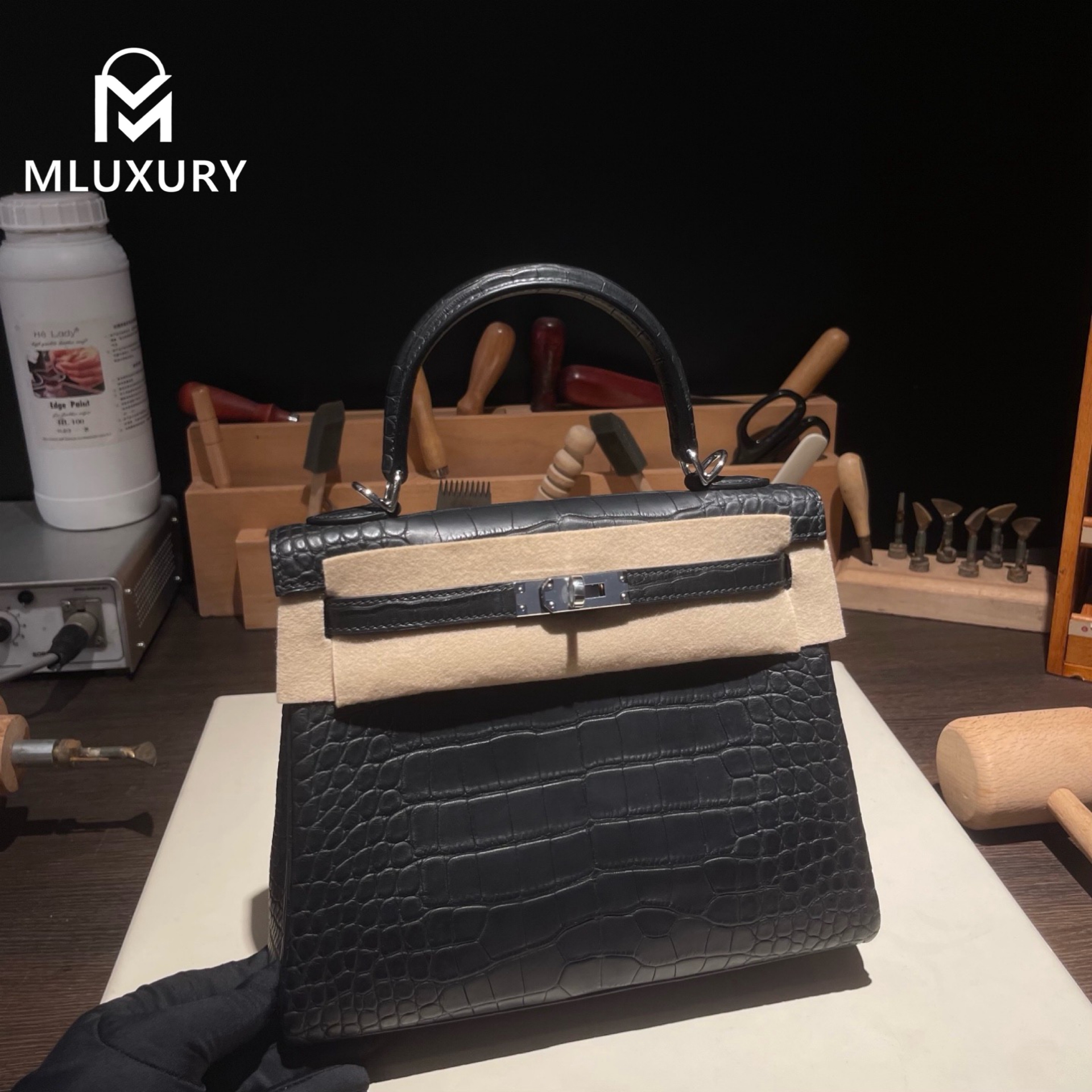 Hermès Kelly 25, interior stitching, matte crocodile leather, black, silver hardware