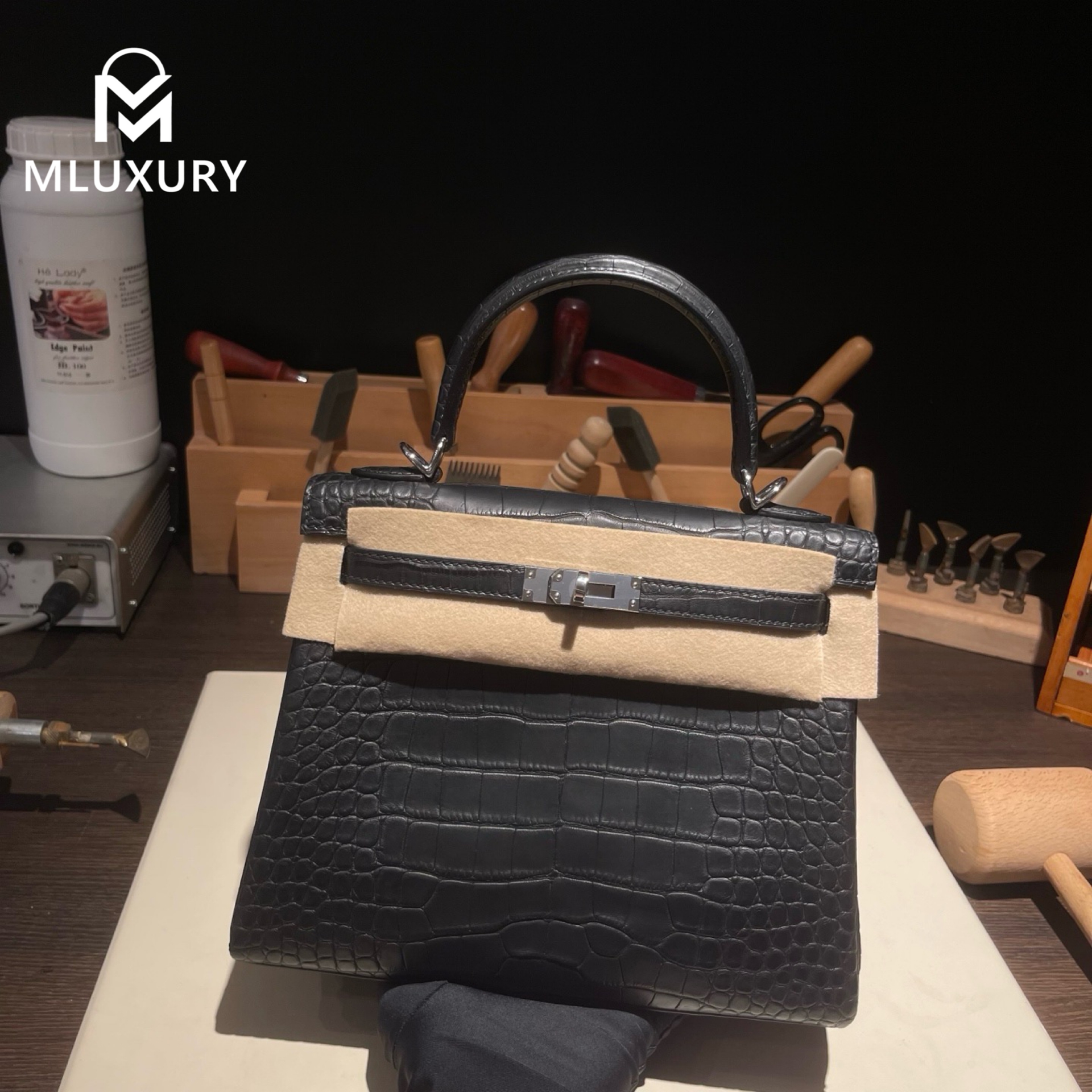 Hermès Kelly 25, interior stitching, matte crocodile leather, black, silver hardware