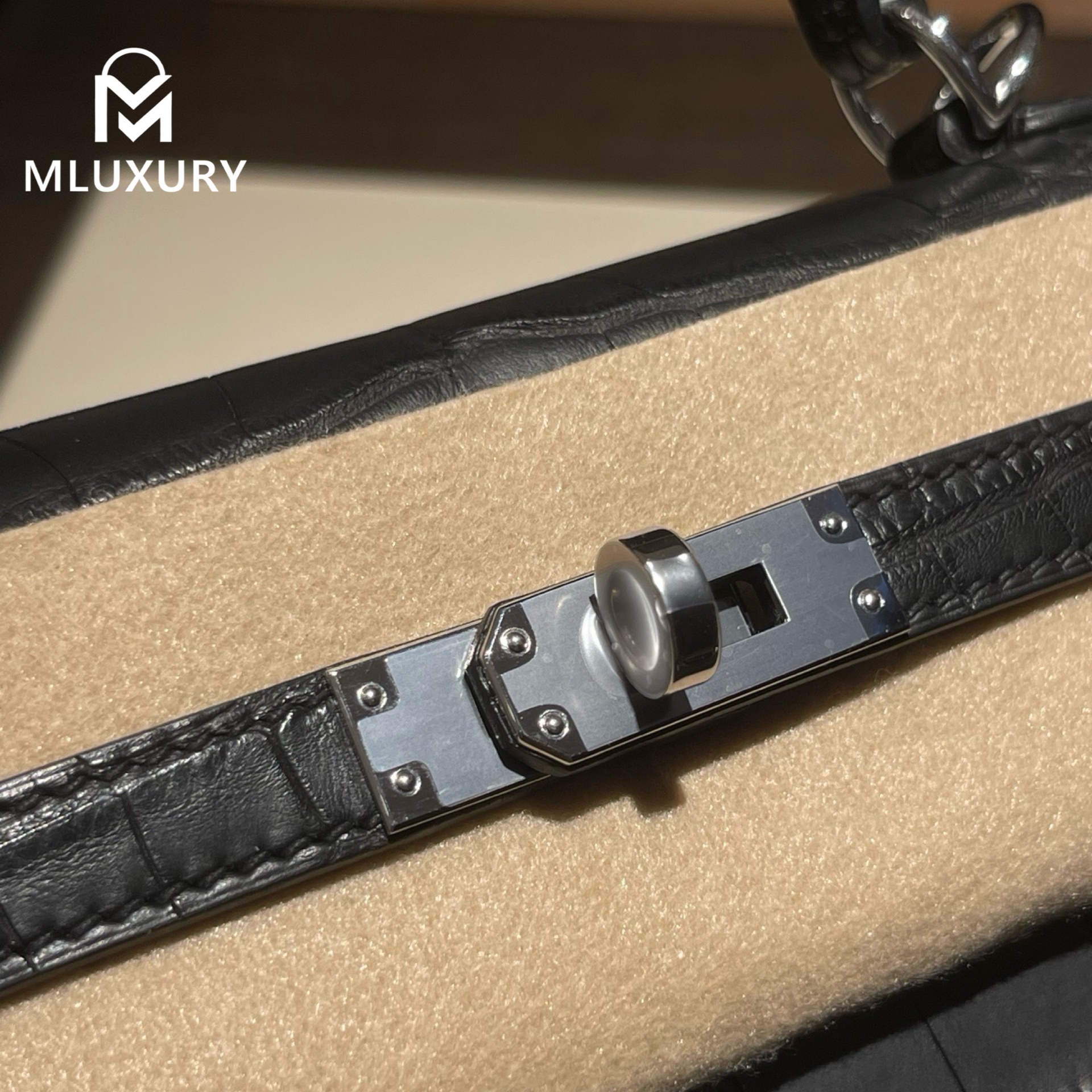 Hermès Kelly 25, interior stitching, matte crocodile leather, black, silver hardware