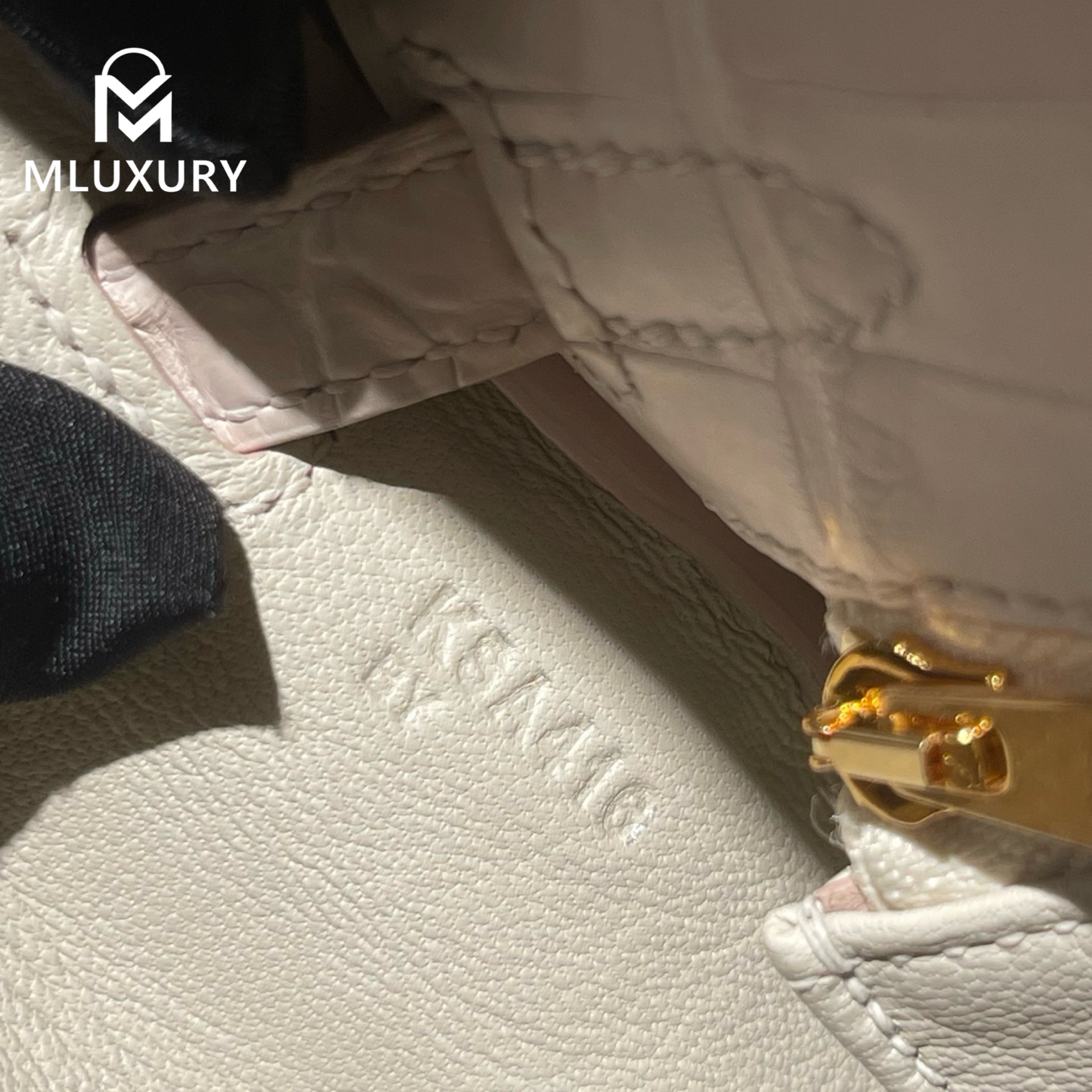 Hermès Kelly 25, interior stitching, matte crocodile leather, 8L glacier white, gold hardware