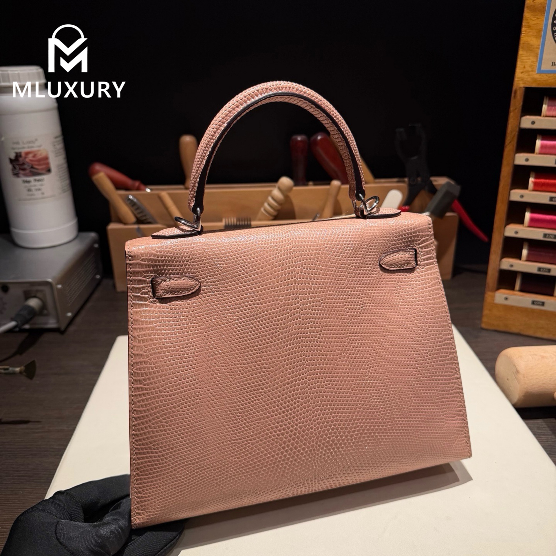 Hermès Kelly 25, Exterior stitched with lizard skin, Milk tea color, Silver hardware
