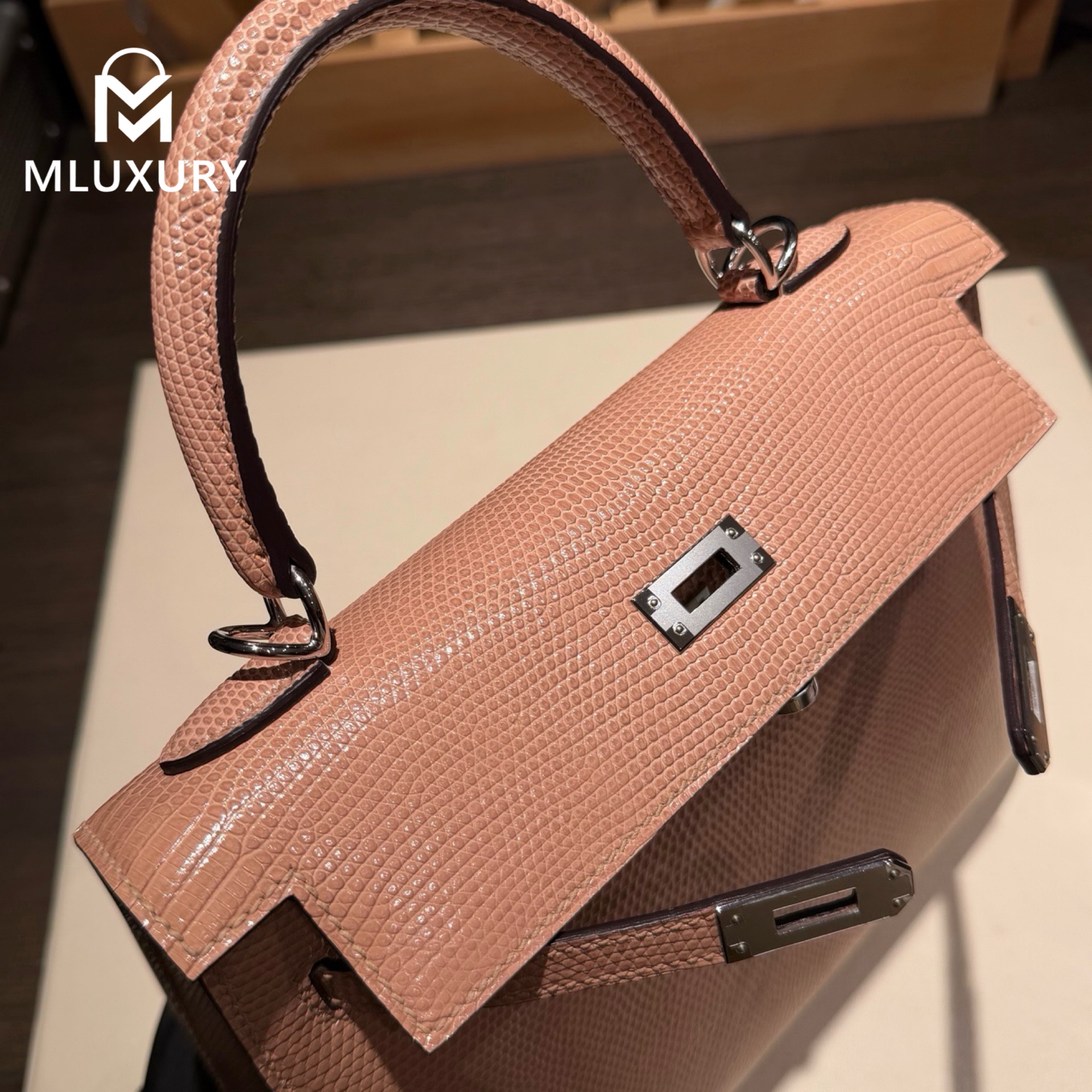 Hermès Kelly 25, Exterior stitched with lizard skin, Milk tea color, Silver hardware
