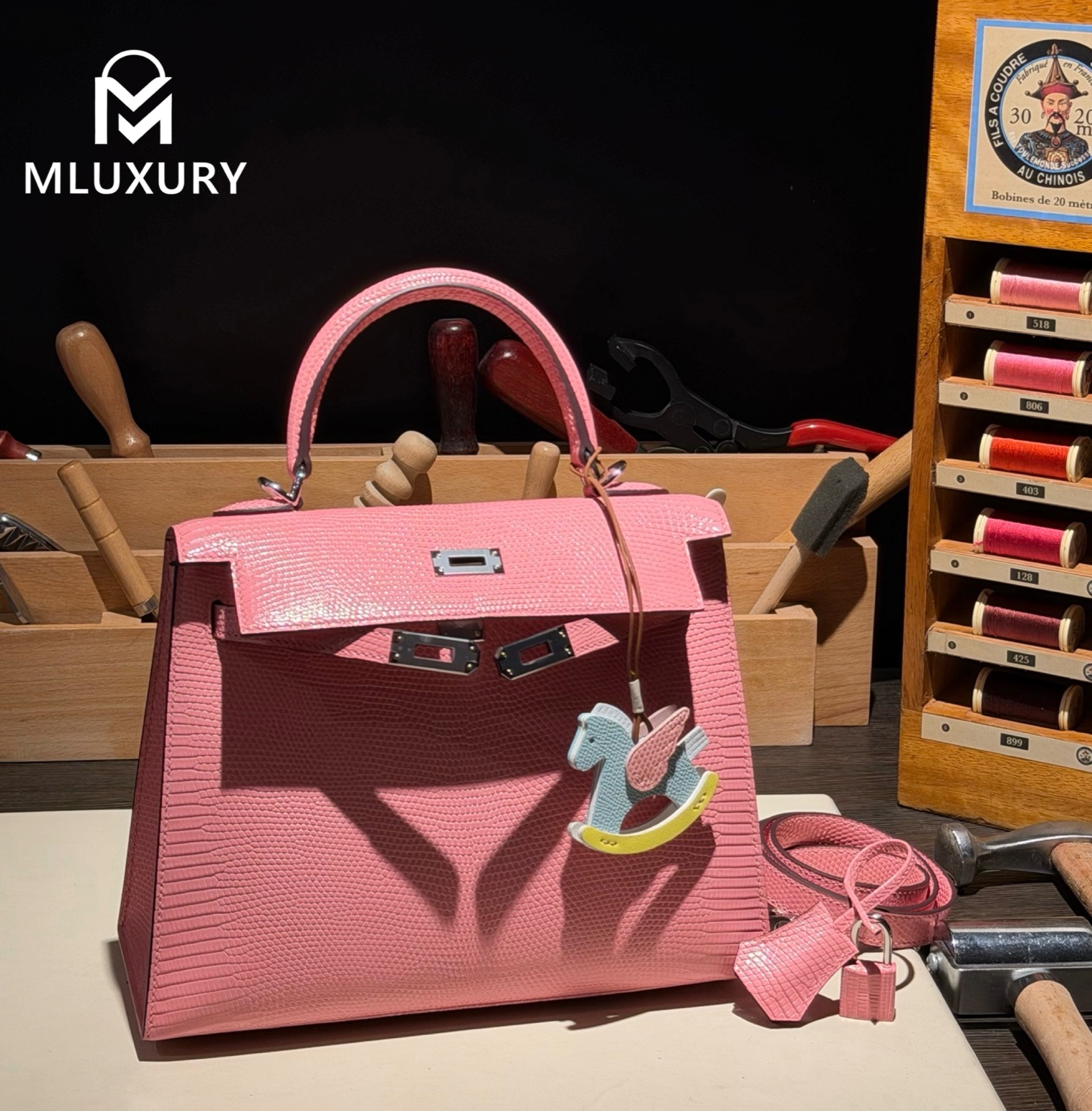 Hermès Kelly 25, Exterior stitched with lizard skin, Cherry blossom pink, Silver hardware