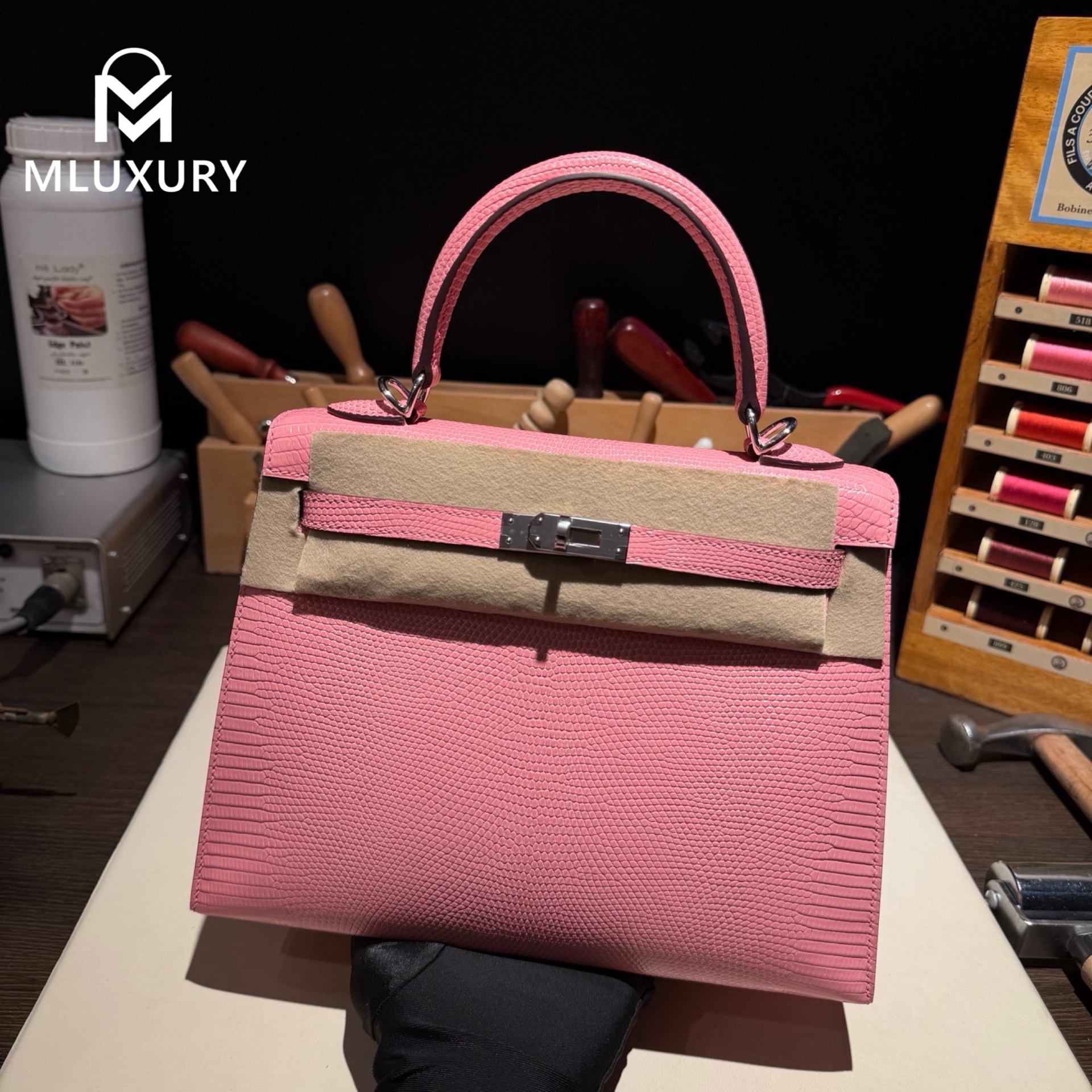 Hermès Kelly 25, Exterior stitched with lizard skin, Cherry blossom pink, Silver hardware