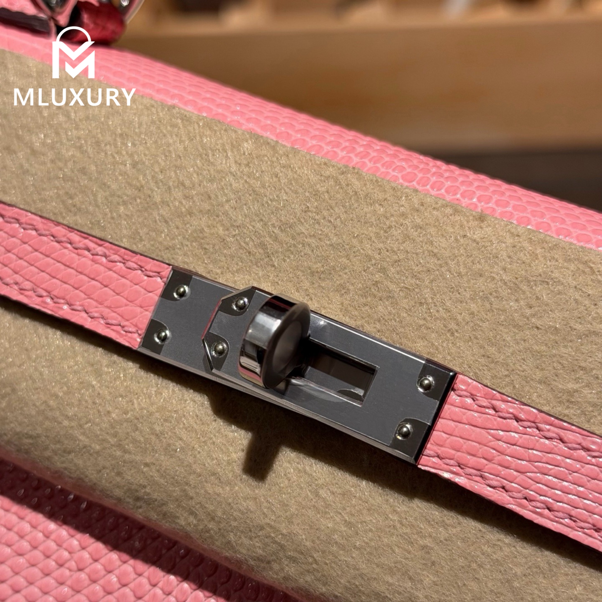 Hermès Kelly 25, Exterior stitched with lizard skin, Cherry blossom pink, Silver hardware