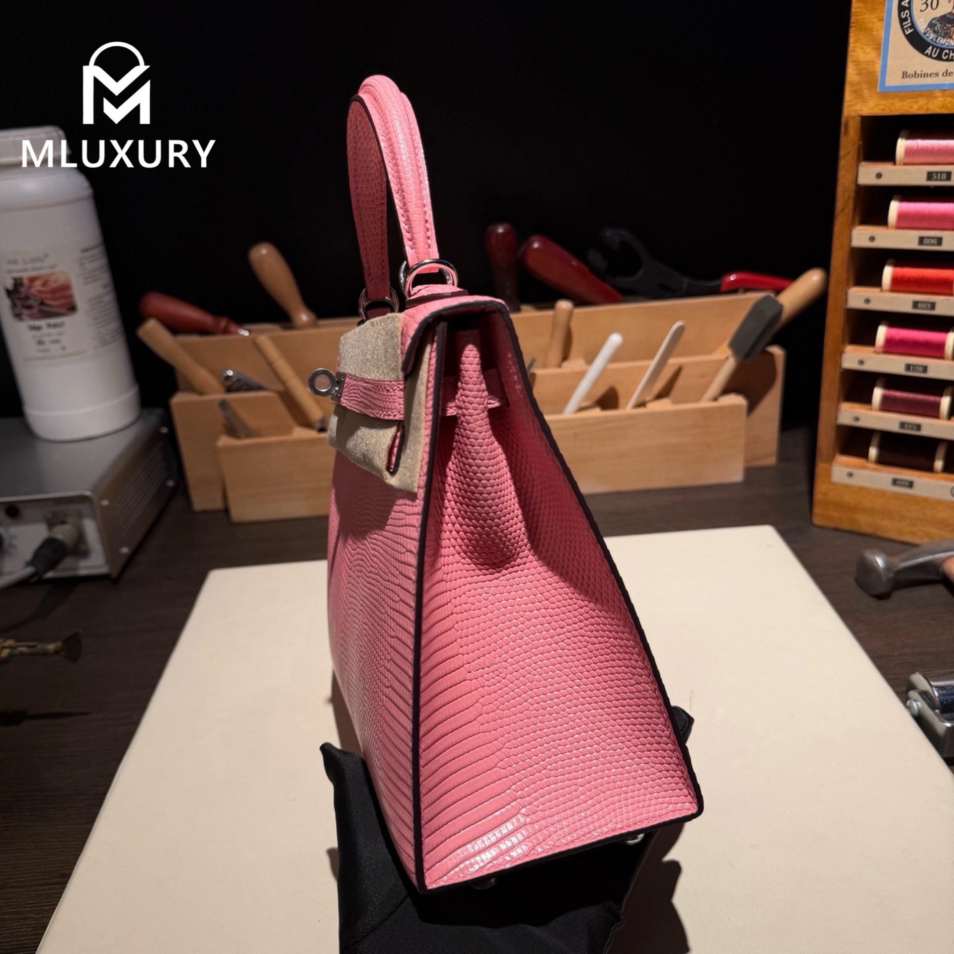 Hermès Kelly 25, Exterior stitched with lizard skin, Cherry blossom pink, Silver hardware