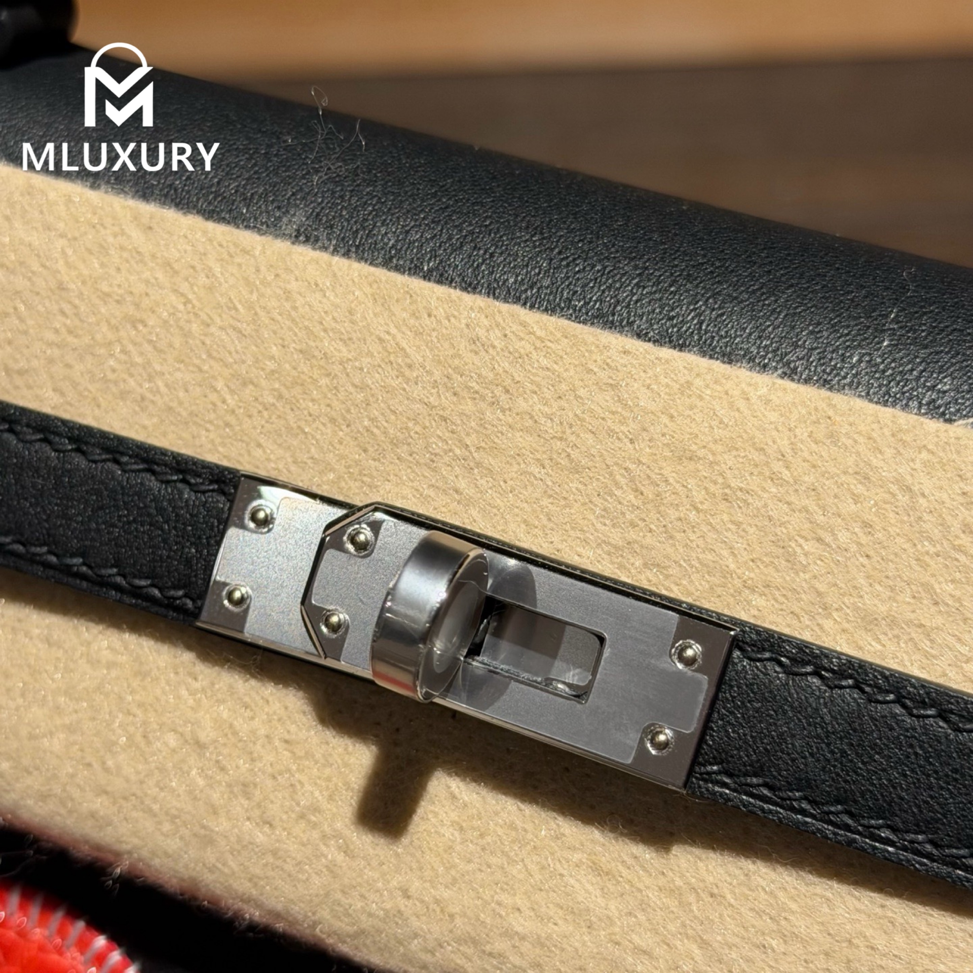 Hermès Kelly 25,Limited edition with embroidered pink crocodile emblem, Black, Silver hardware