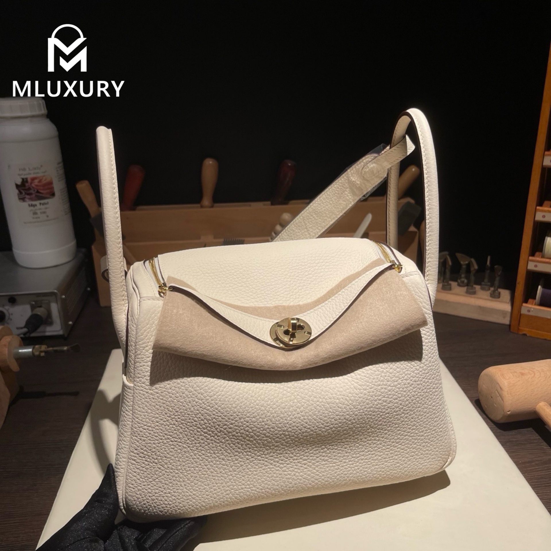Hermès Lindy 26, made in France, Remy Carriat TC leather, Nata cream white, gold hardware