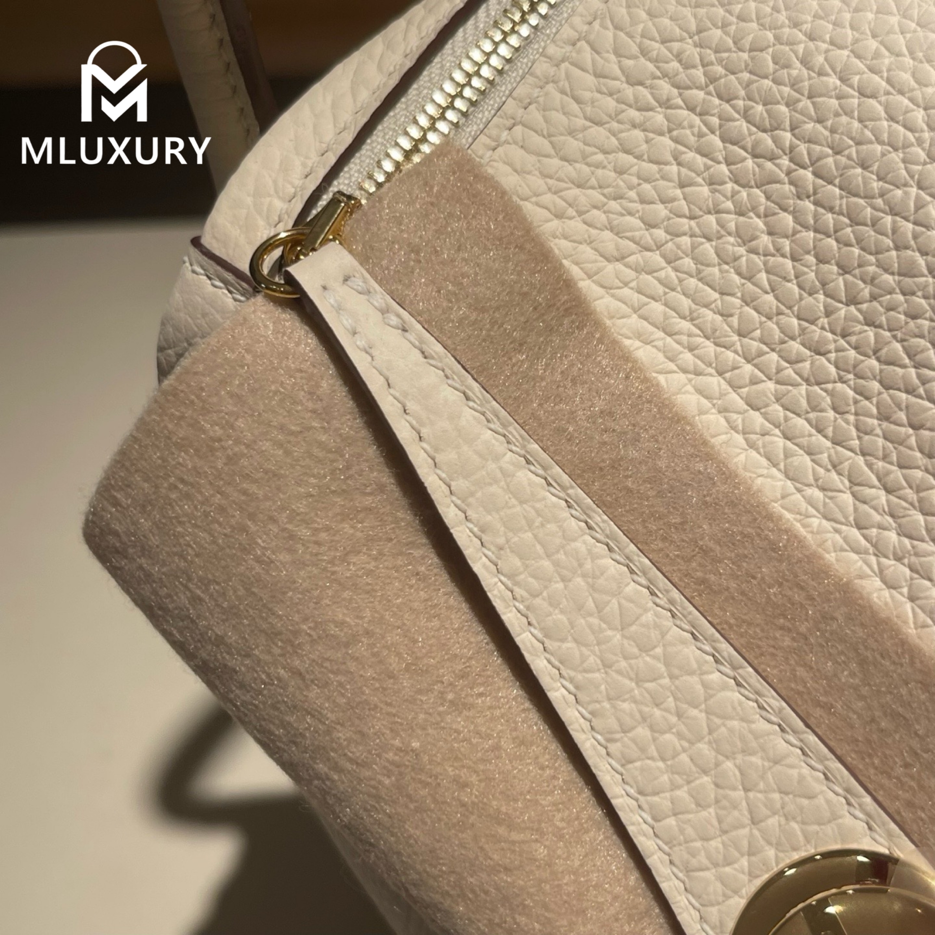 Hermès Lindy 26, made in France, Remy Carriat TC leather, Nata cream white, gold hardware