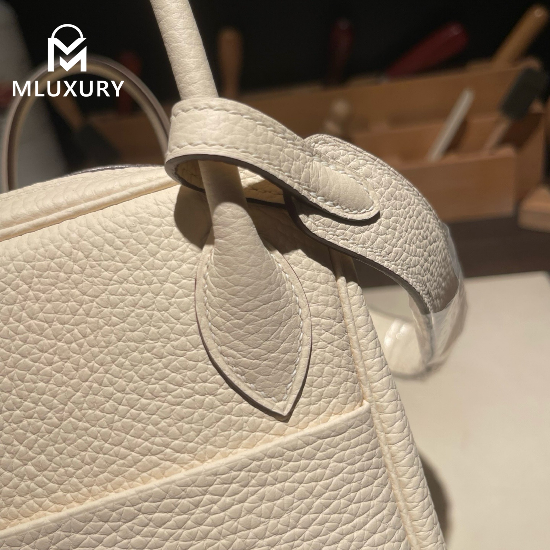 Hermès Lindy 26, made in France, Remy Carriat TC leather, Nata cream white, gold hardware