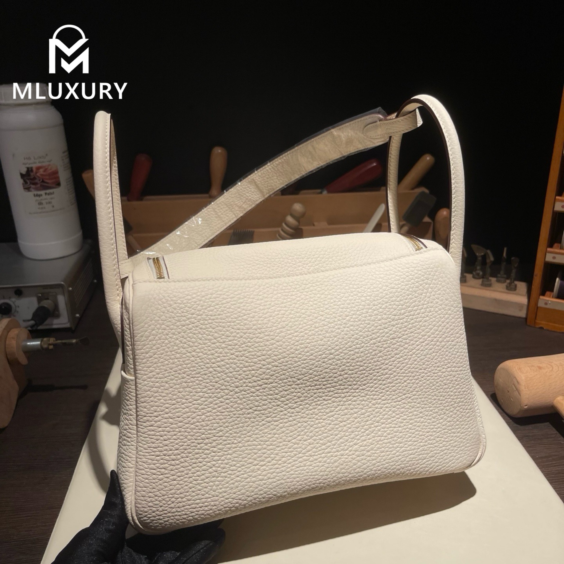 Hermès Lindy 26, made in France, Remy Carriat TC leather, Nata cream white, gold hardware