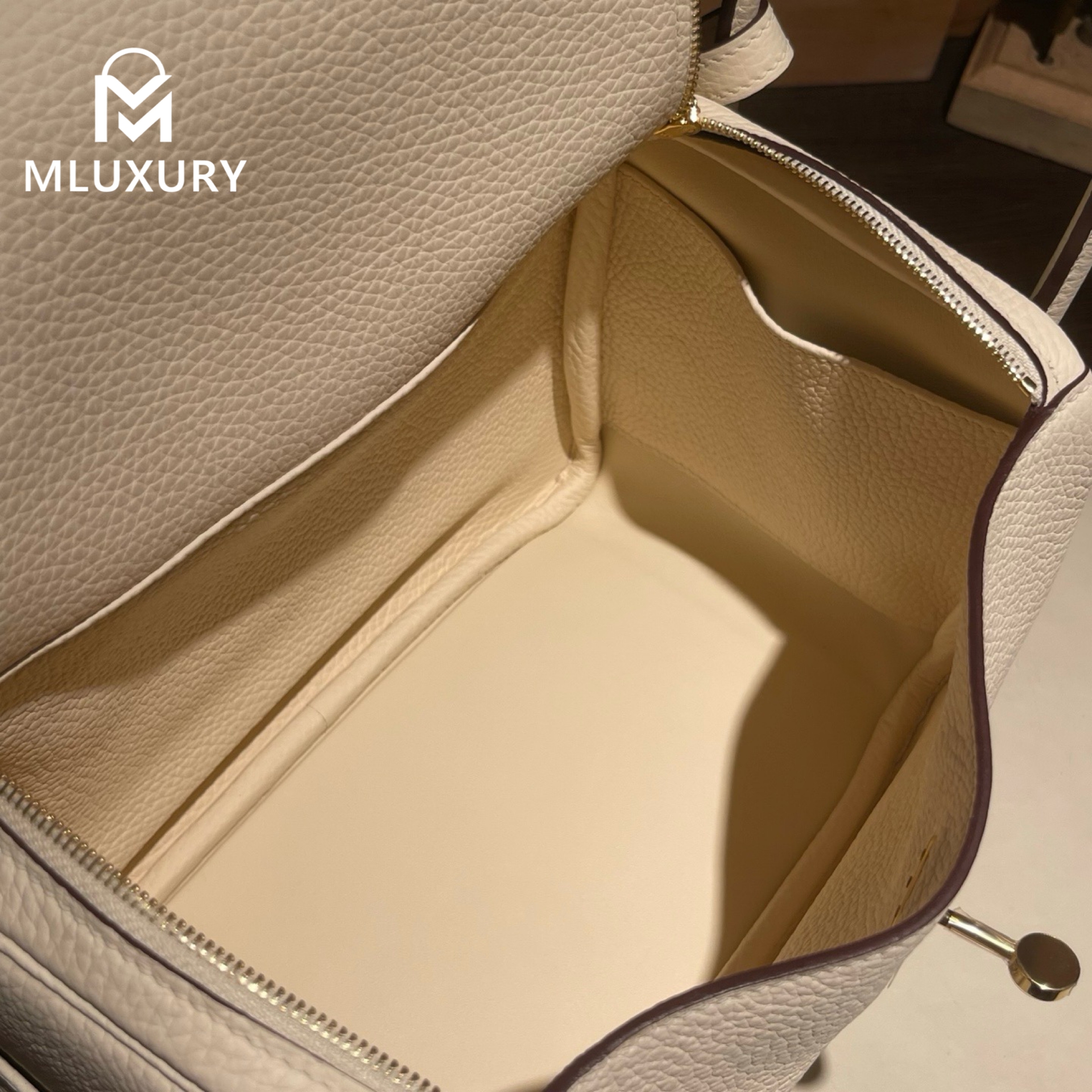 Hermès Lindy 26, made in France, Remy Carriat TC leather, Nata cream white, gold hardware