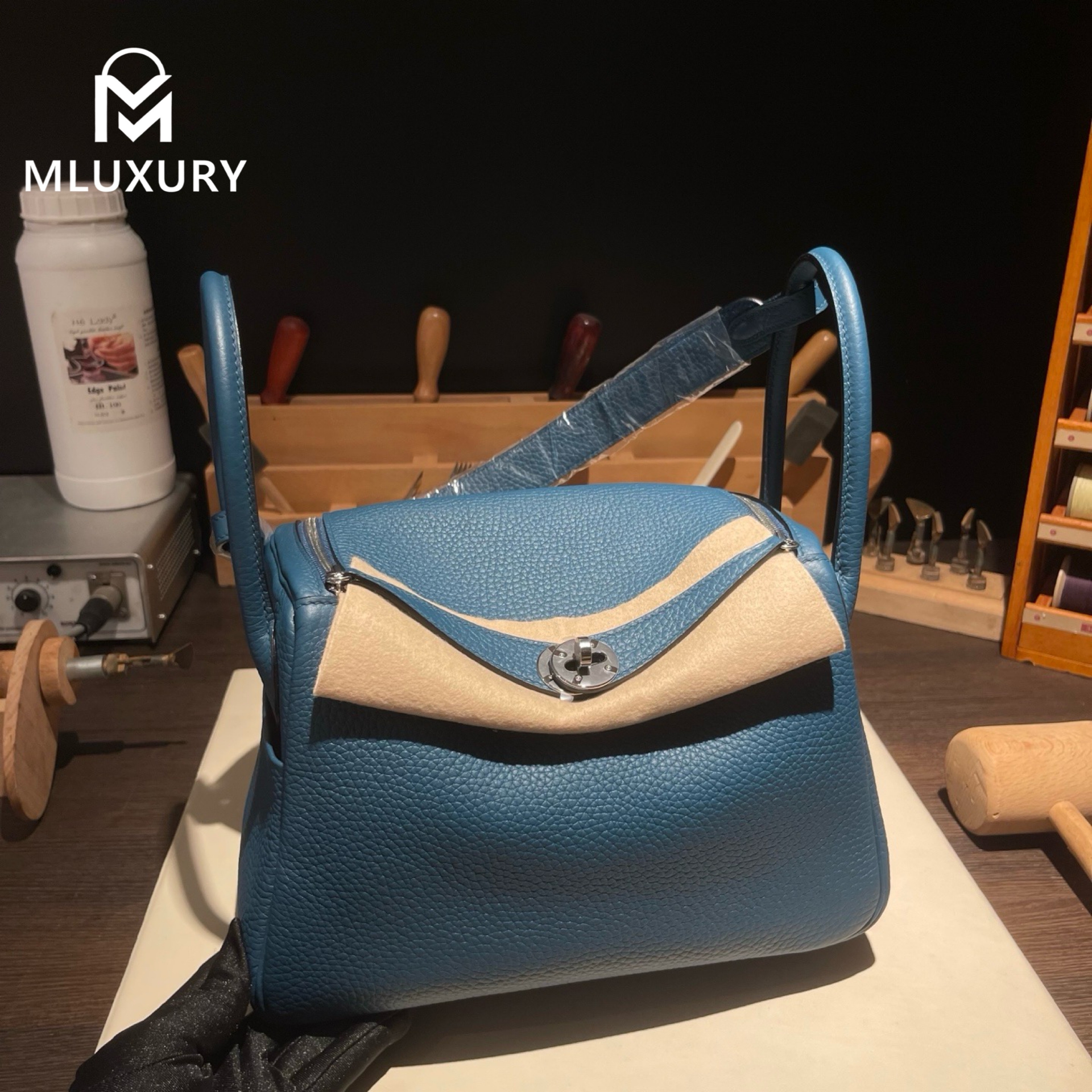 Hermès Lindy 26, made in France, Remy Carriat TC leather, Bosporus Blue, Silver hardware