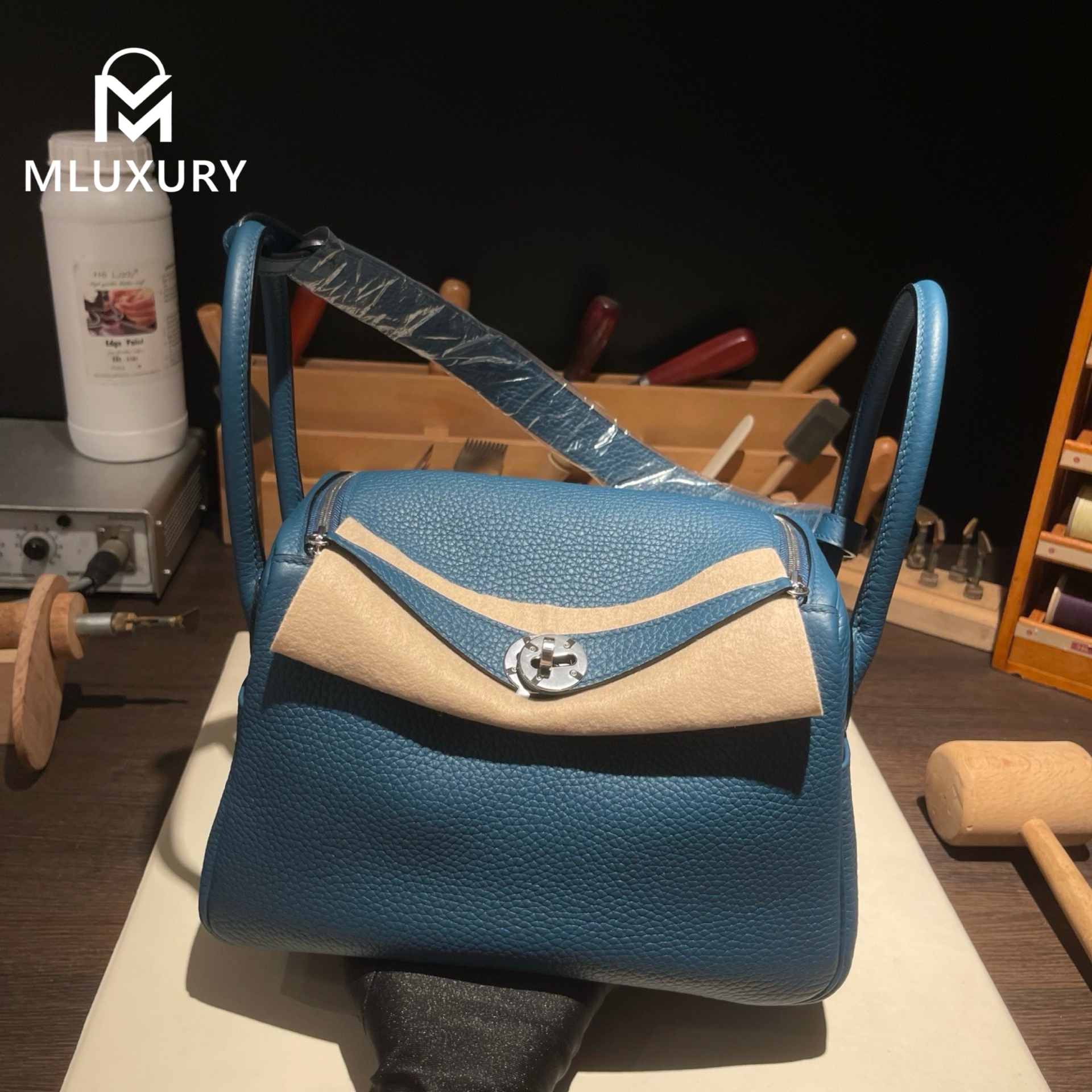 Hermès Lindy 26, made in France, Remy Carriat TC leather, Bosporus Blue, Silver hardware