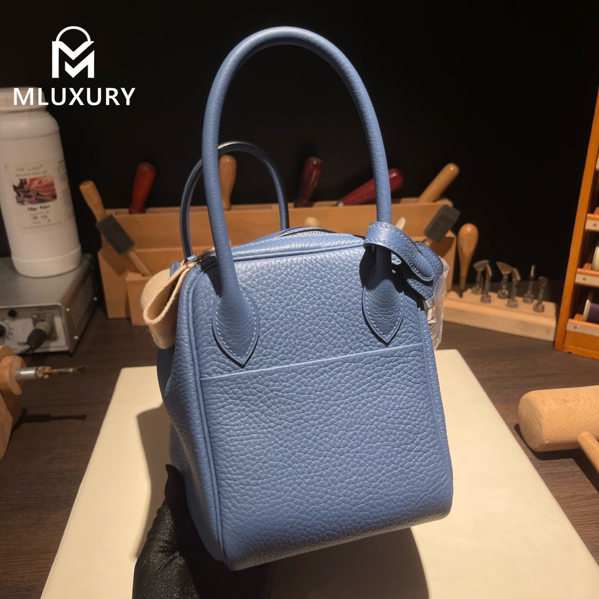 Hermès Lindy 26, Made in France, Remy Carriat TC leather, Light blue, Silver hardware