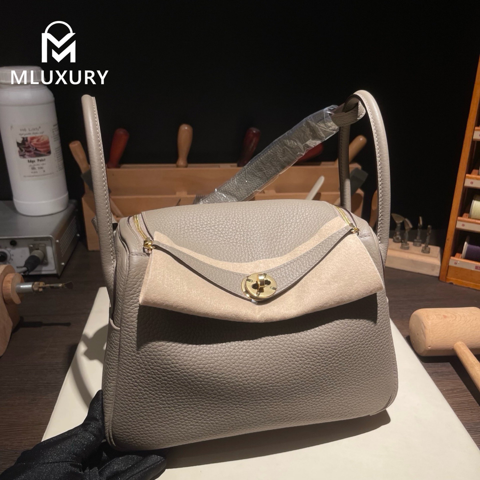 Hermès Lindy 26, French factory-made Remy Carriat TC leather, M8 Asphalt Grey, gold hardware