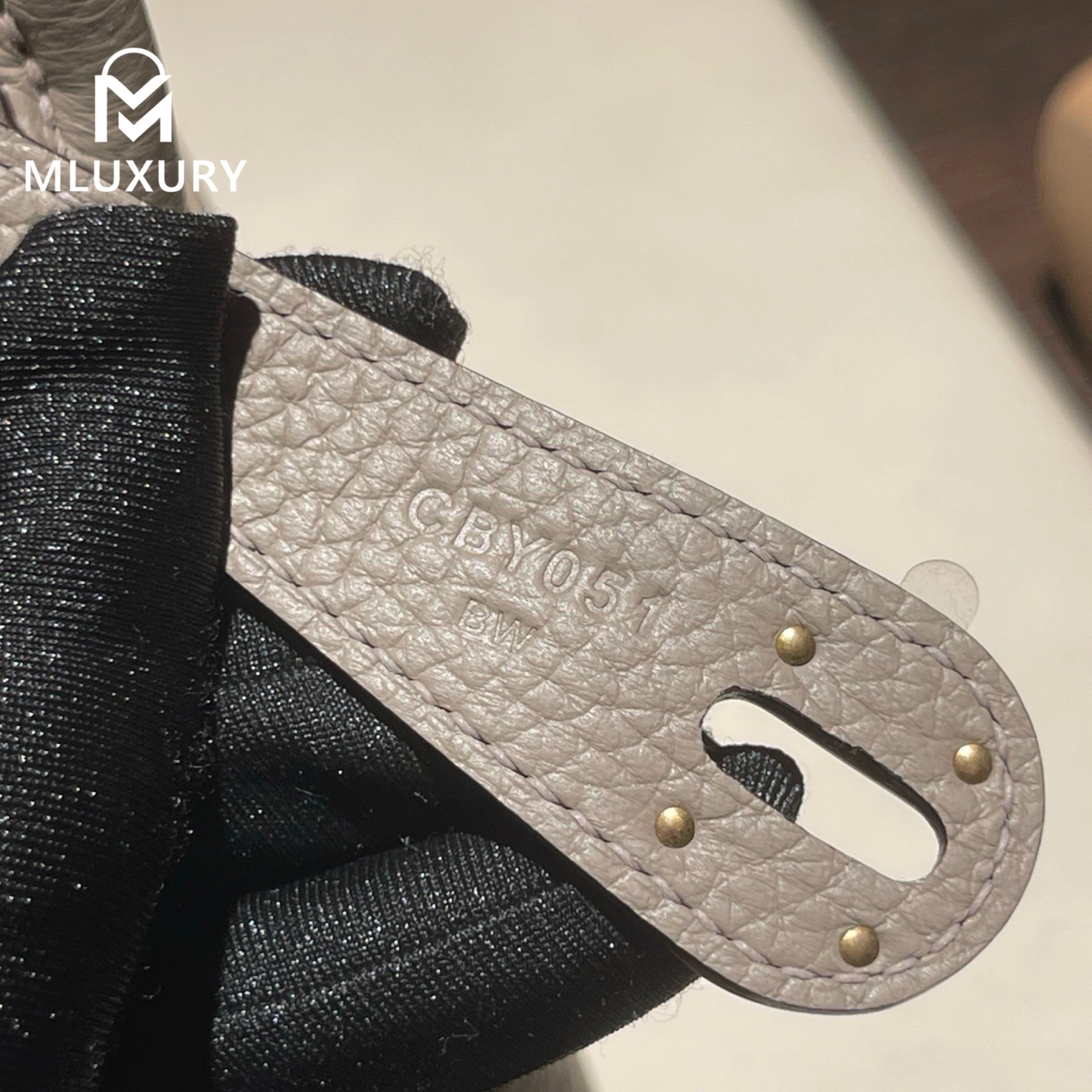 Hermès Lindy 26, French factory-made Remy Carriat TC leather, M8 Asphalt Grey, gold hardware