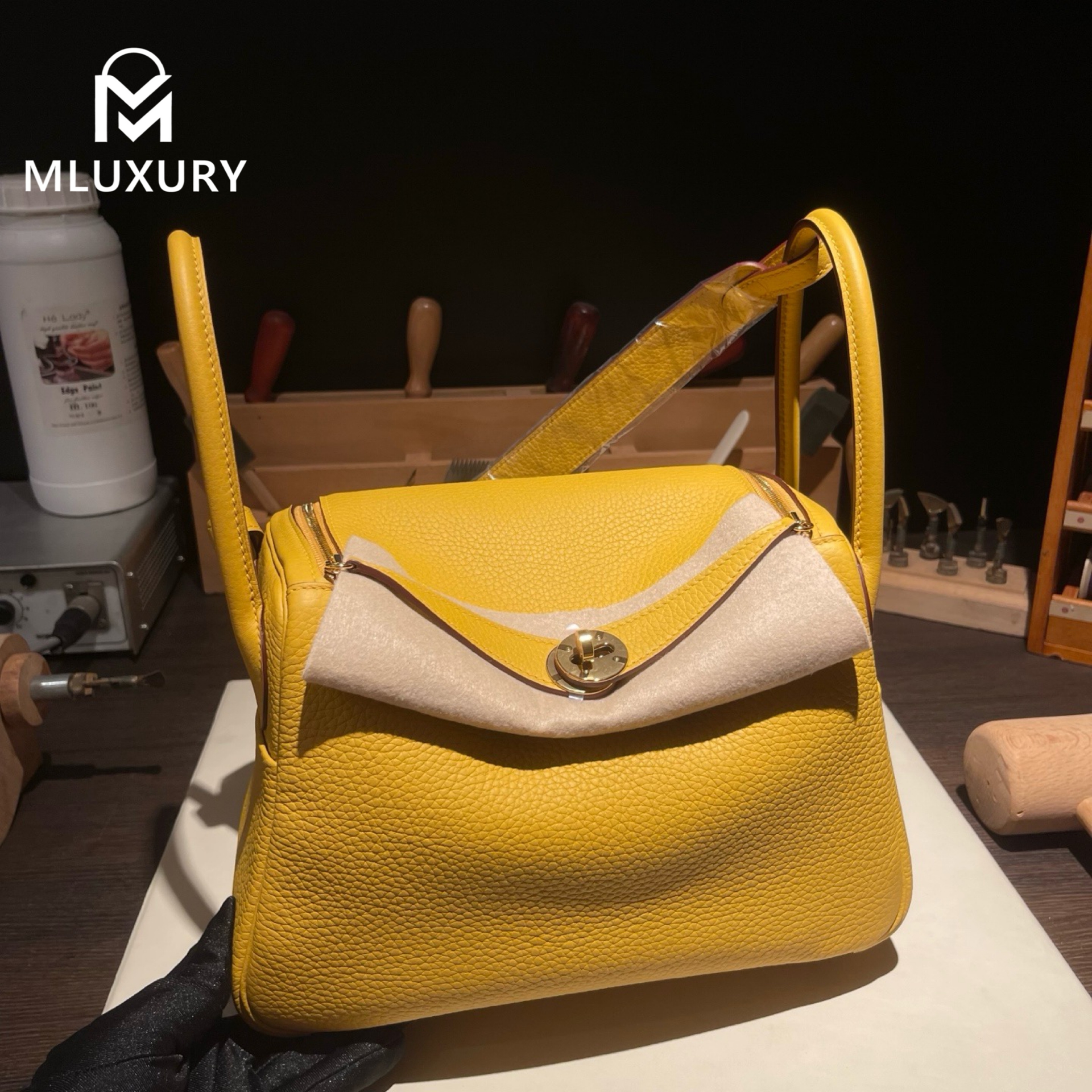 Hermès Lindy 26, made in France with Remy Carriat TC leather, 9D amber yellow, gold hardware