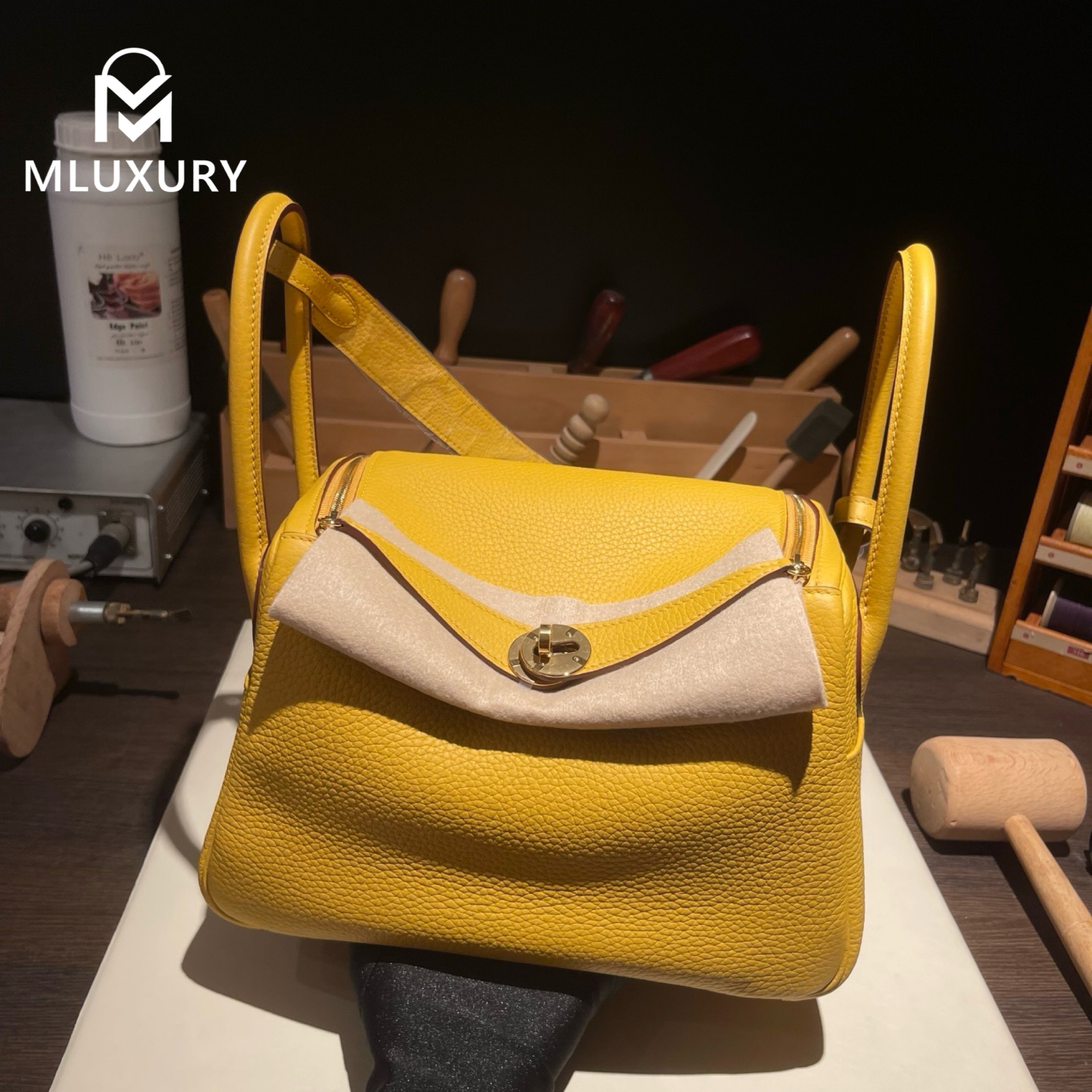 Hermès Lindy 26, made in France with Remy Carriat TC leather, 9D amber yellow, gold hardware