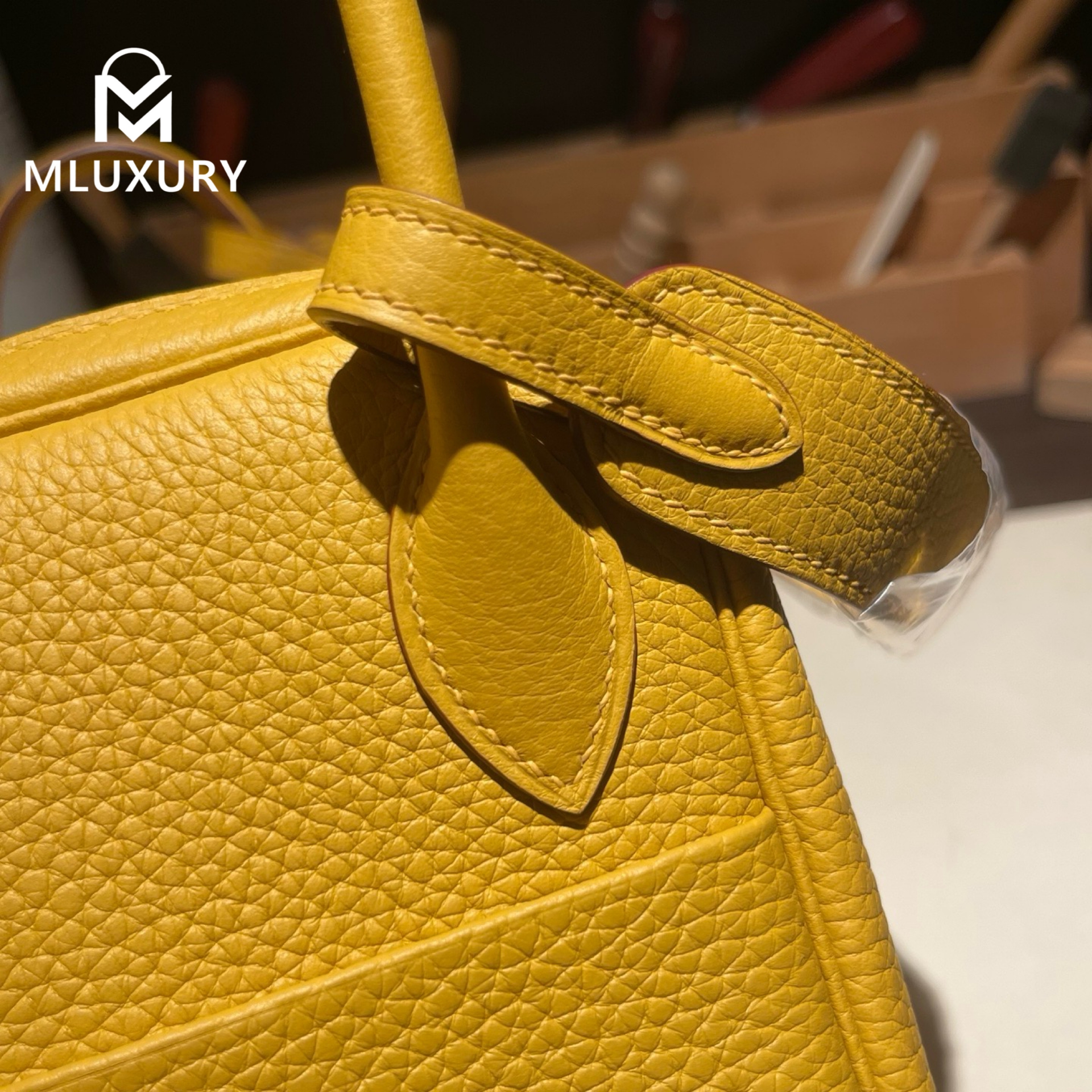 Hermès Lindy 26, made in France with Remy Carriat TC leather, 9D amber yellow, gold hardware