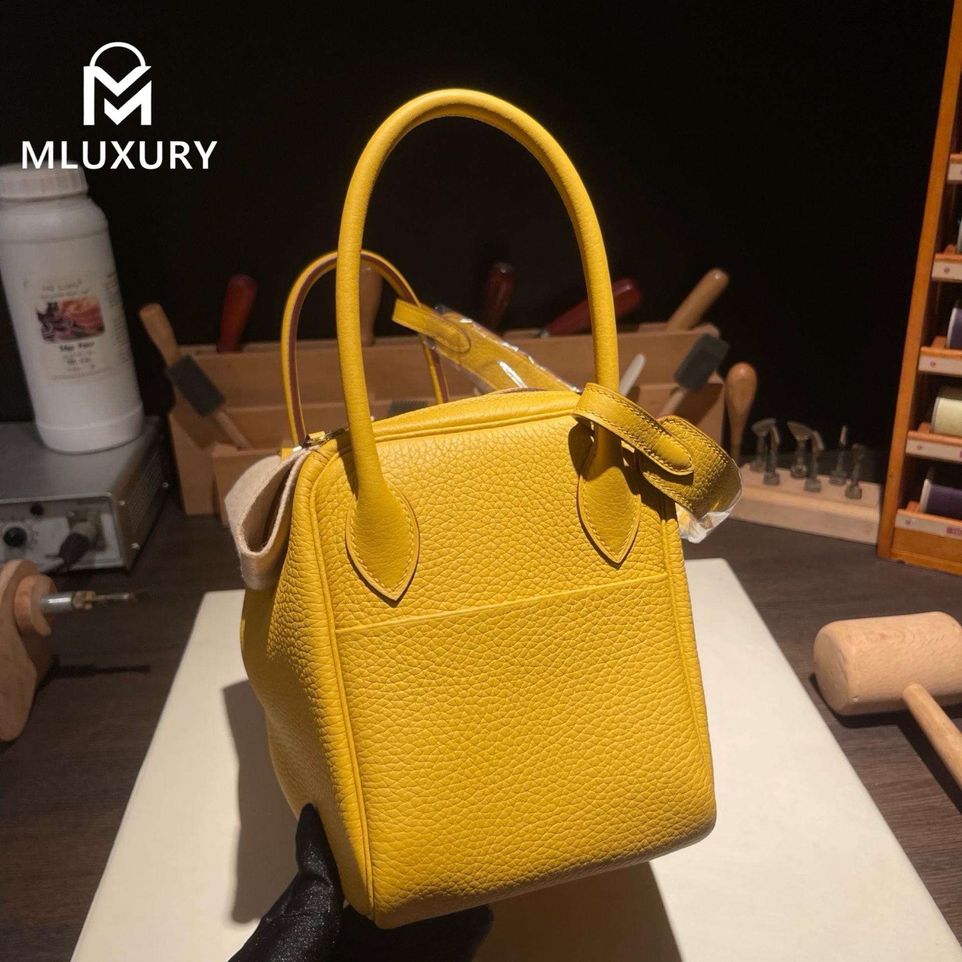 Hermès Lindy 26, made in France with Remy Carriat TC leather, 9D amber yellow, gold hardware