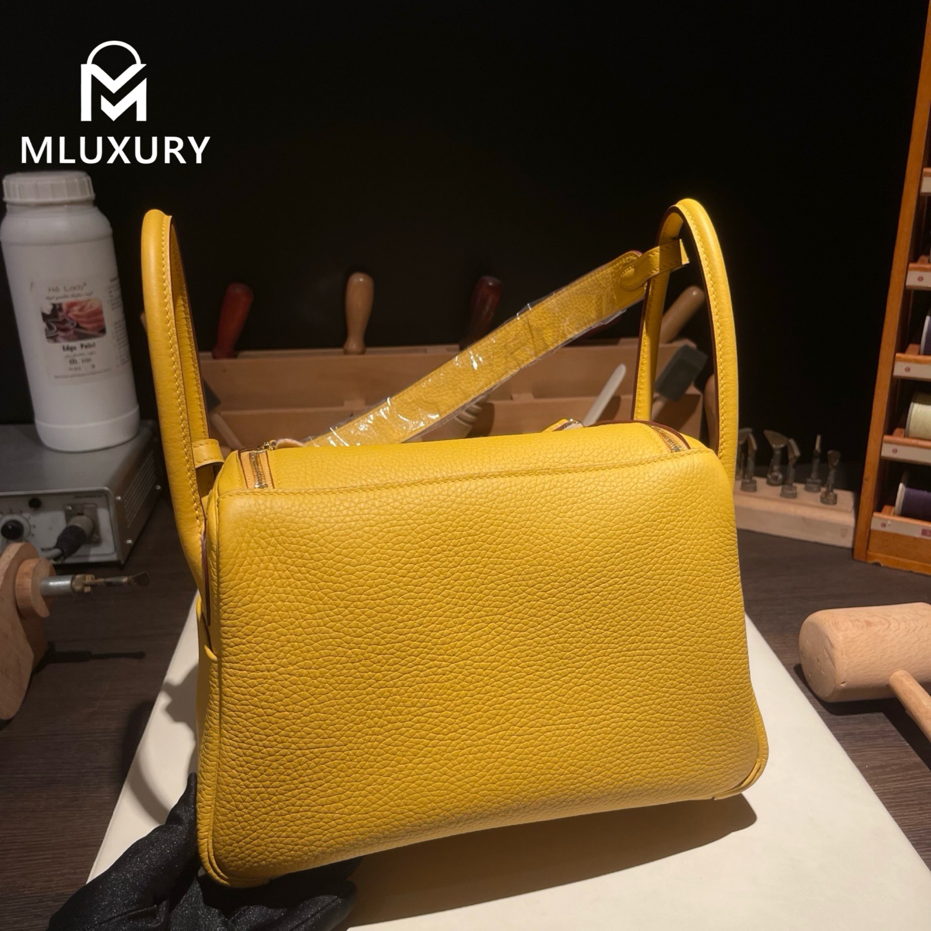Hermès Lindy 26, made in France with Remy Carriat TC leather, 9D amber yellow, gold hardware