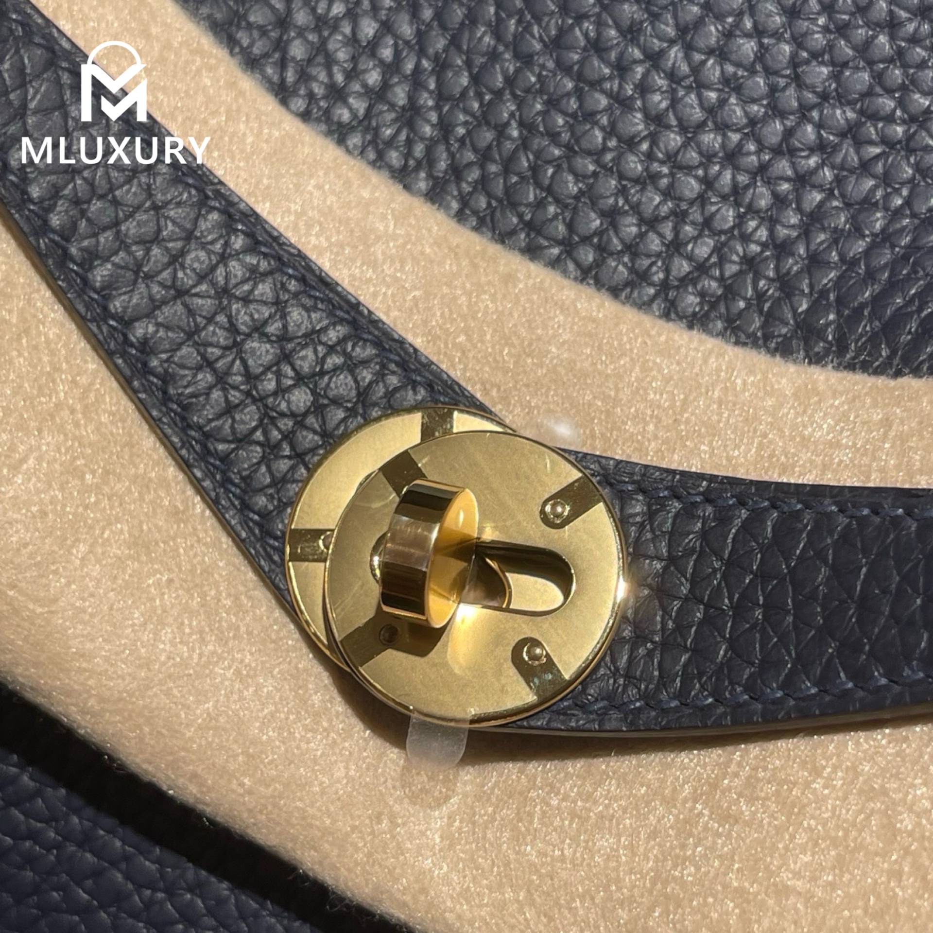 Hermès Lindy 26, French factory-made Remy Carriat TC leather, midnight blue, gold hardware