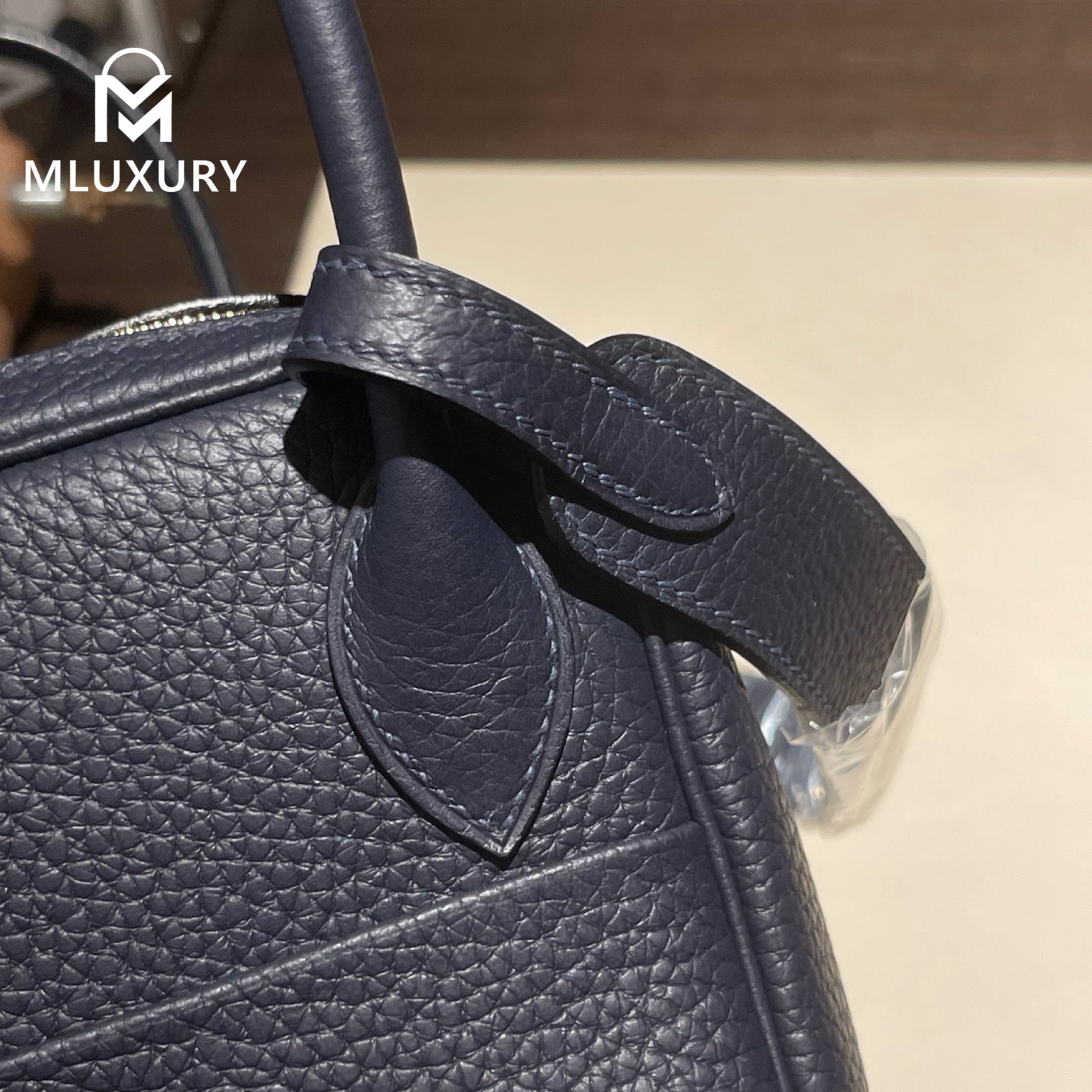Hermès Lindy 26, French factory-made Remy Carriat TC leather, midnight blue, gold hardware