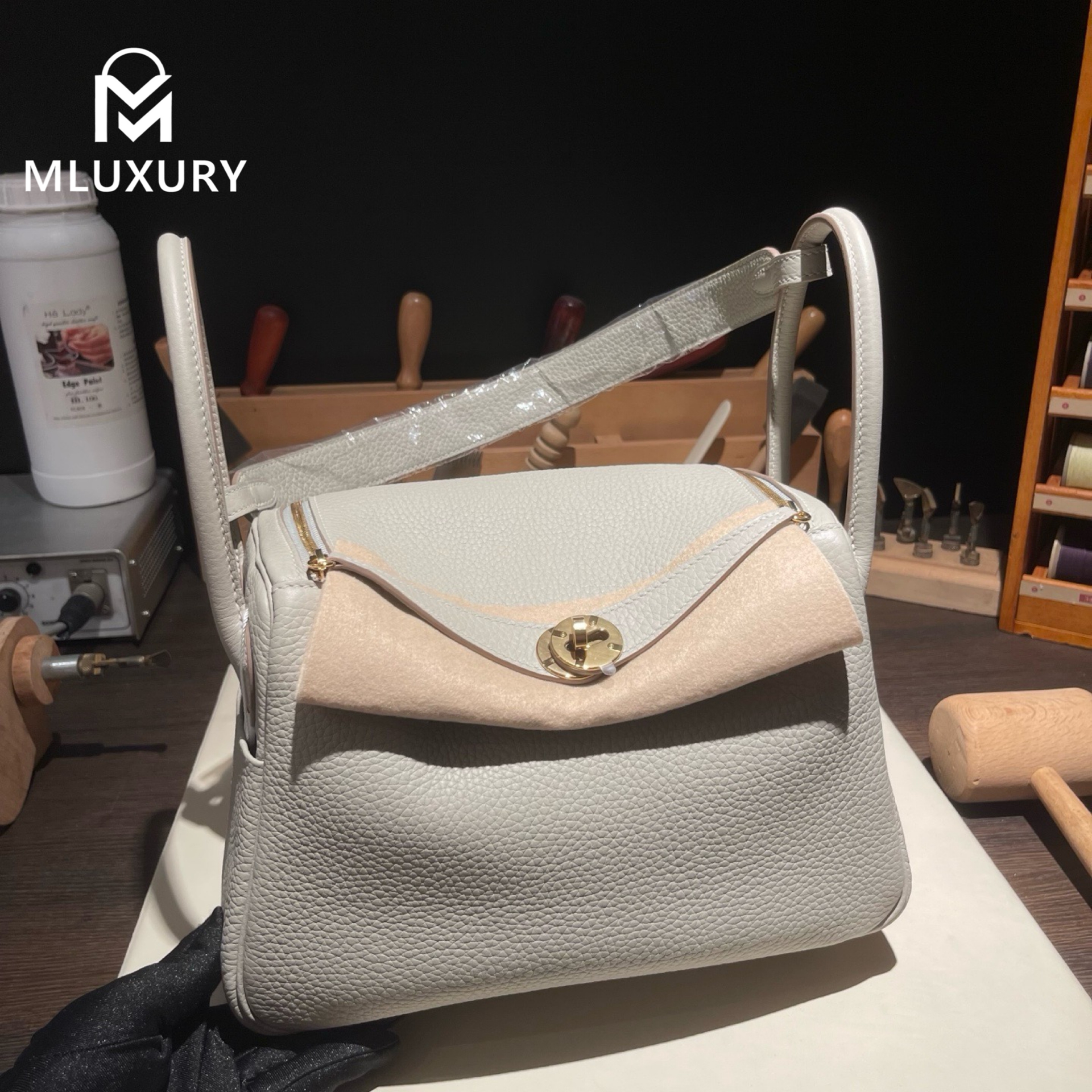 Hermès Lindy 26, French factory genuine Remy Carriat TC leather, Glacier White, Gold hardware