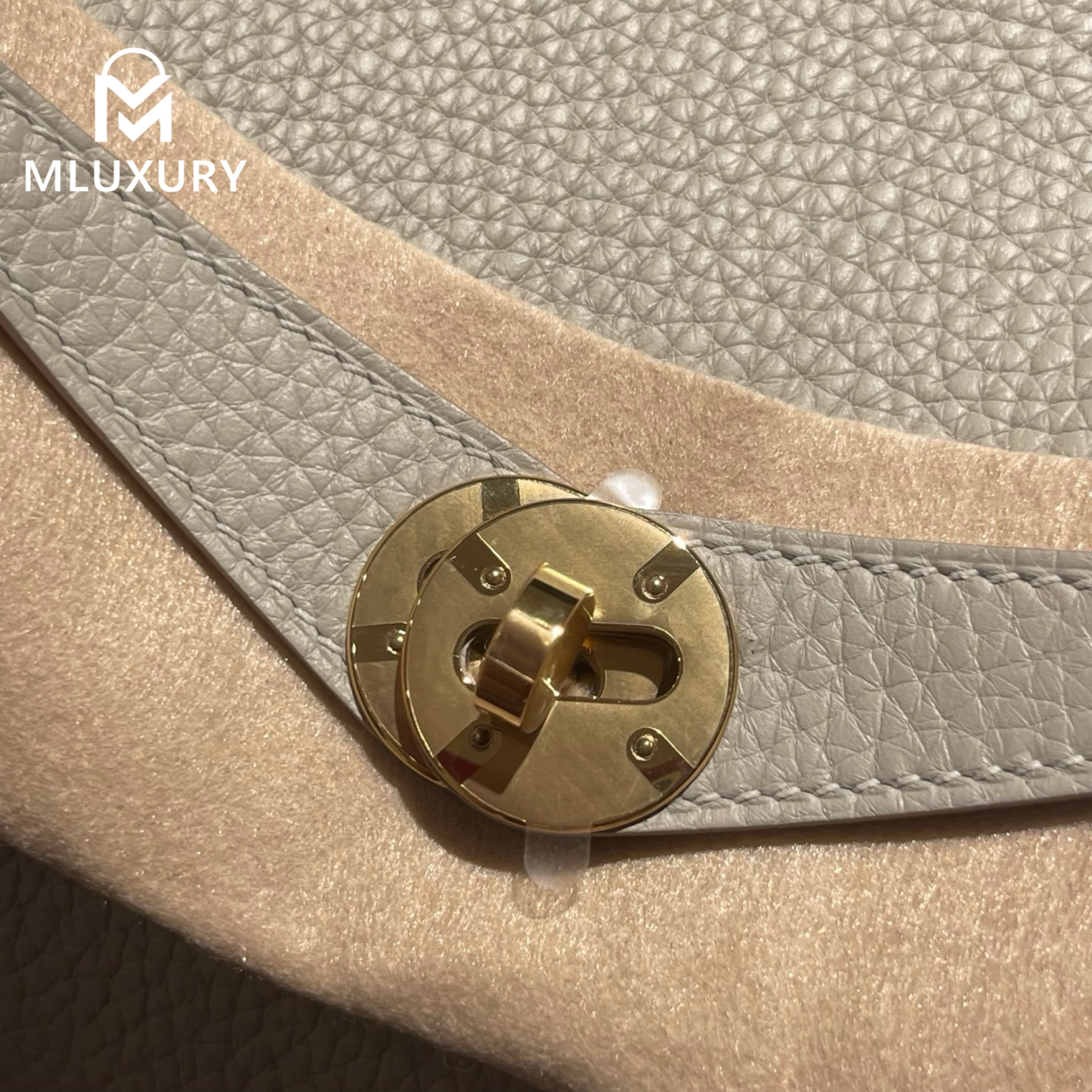 Hermès Lindy 26, French factory genuine Remy Carriat TC leather, Glacier White, Gold hardware