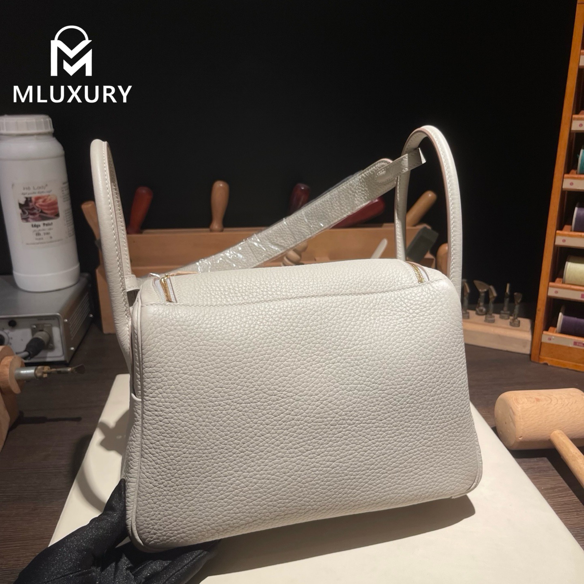 Hermès Lindy 26, French factory genuine Remy Carriat TC leather, Glacier White, Gold hardware