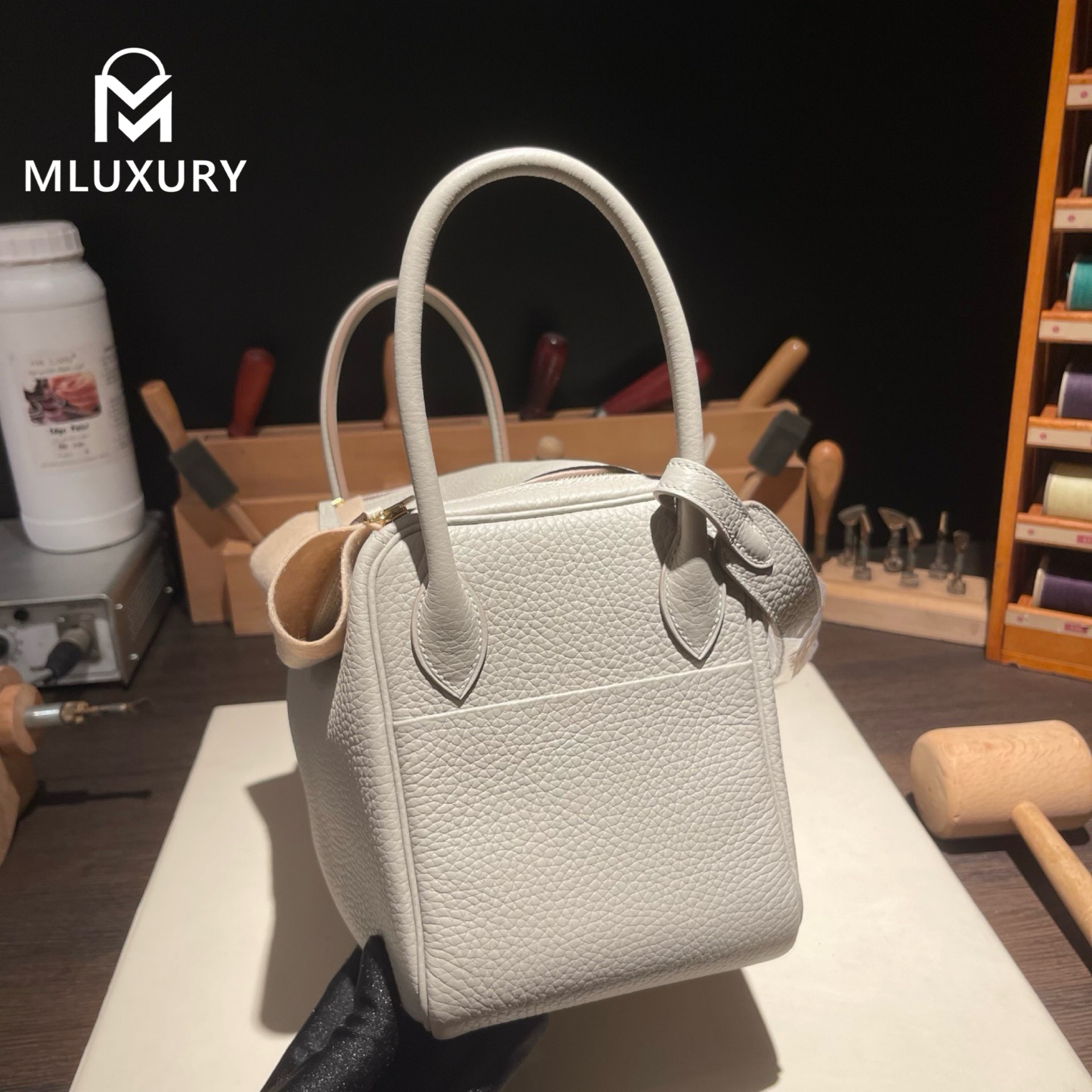 Hermès Lindy 26, French factory genuine Remy Carriat TC leather, Glacier White, Gold hardware