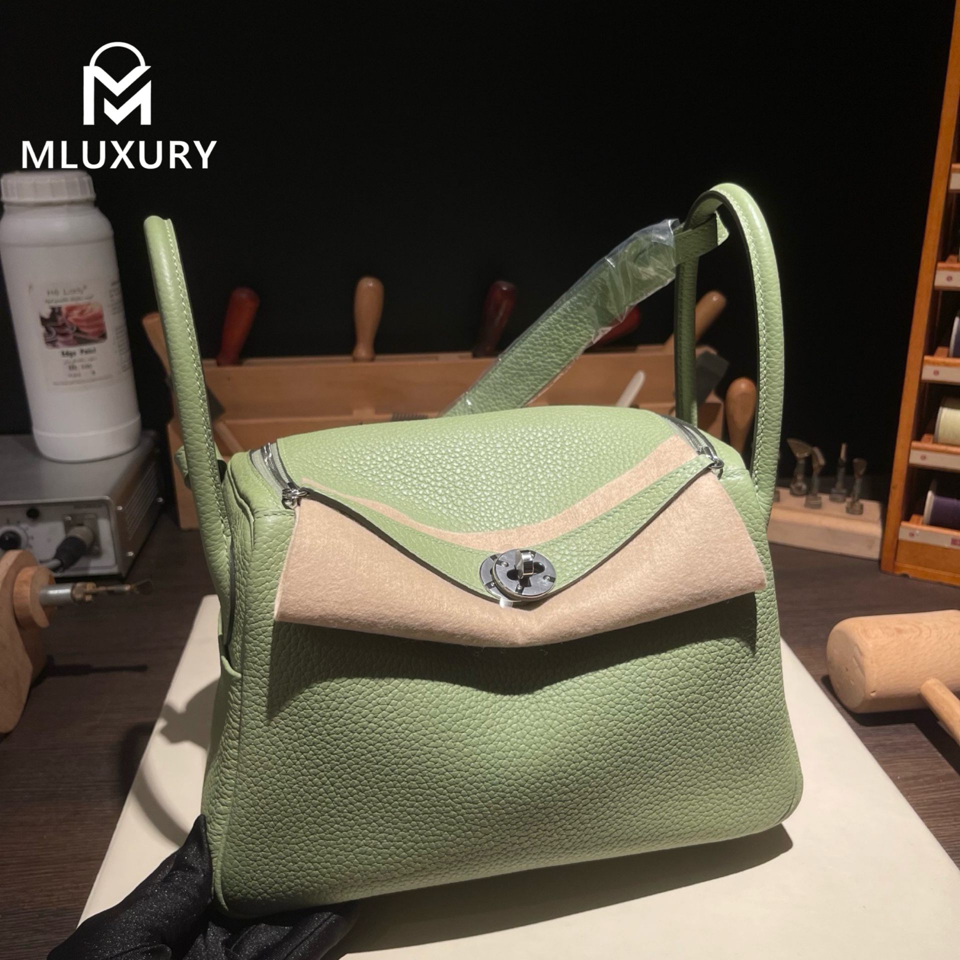 Hermès Lindy 26, Made in France with Remy Carriat TC leather, Avocado green, Silver hardware