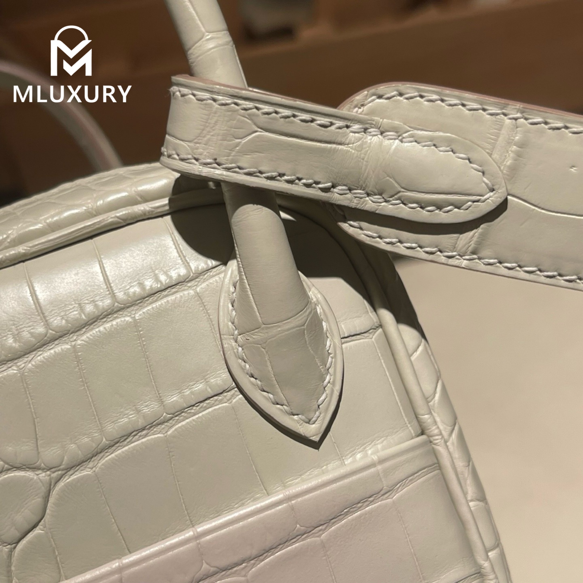 Hermès Mini Lindy II, Matte crocodile leather, Glacier white, Gold hardware