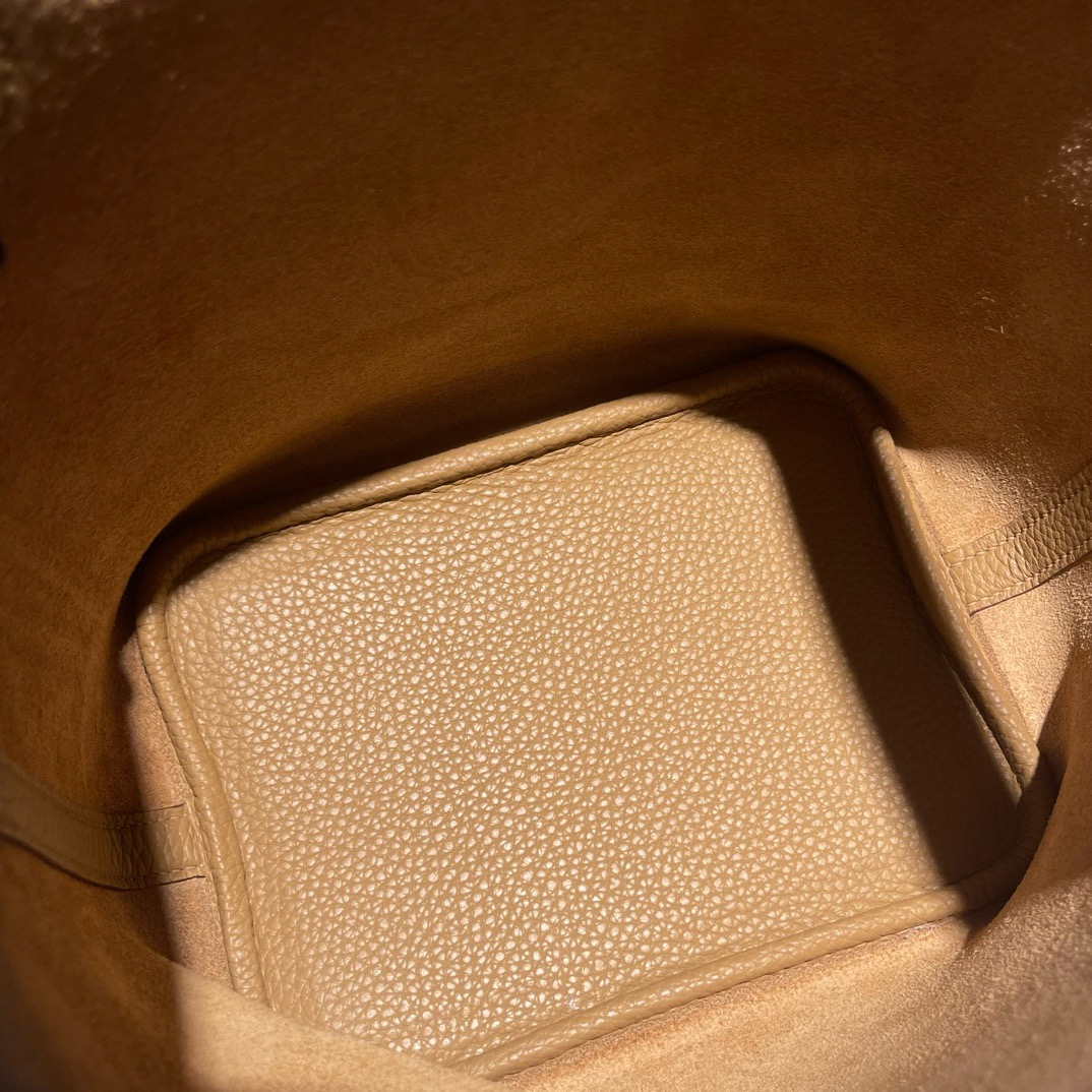 Hermès Picotin 18, Genuine Tc leather, Biscuit color, Silver hardware