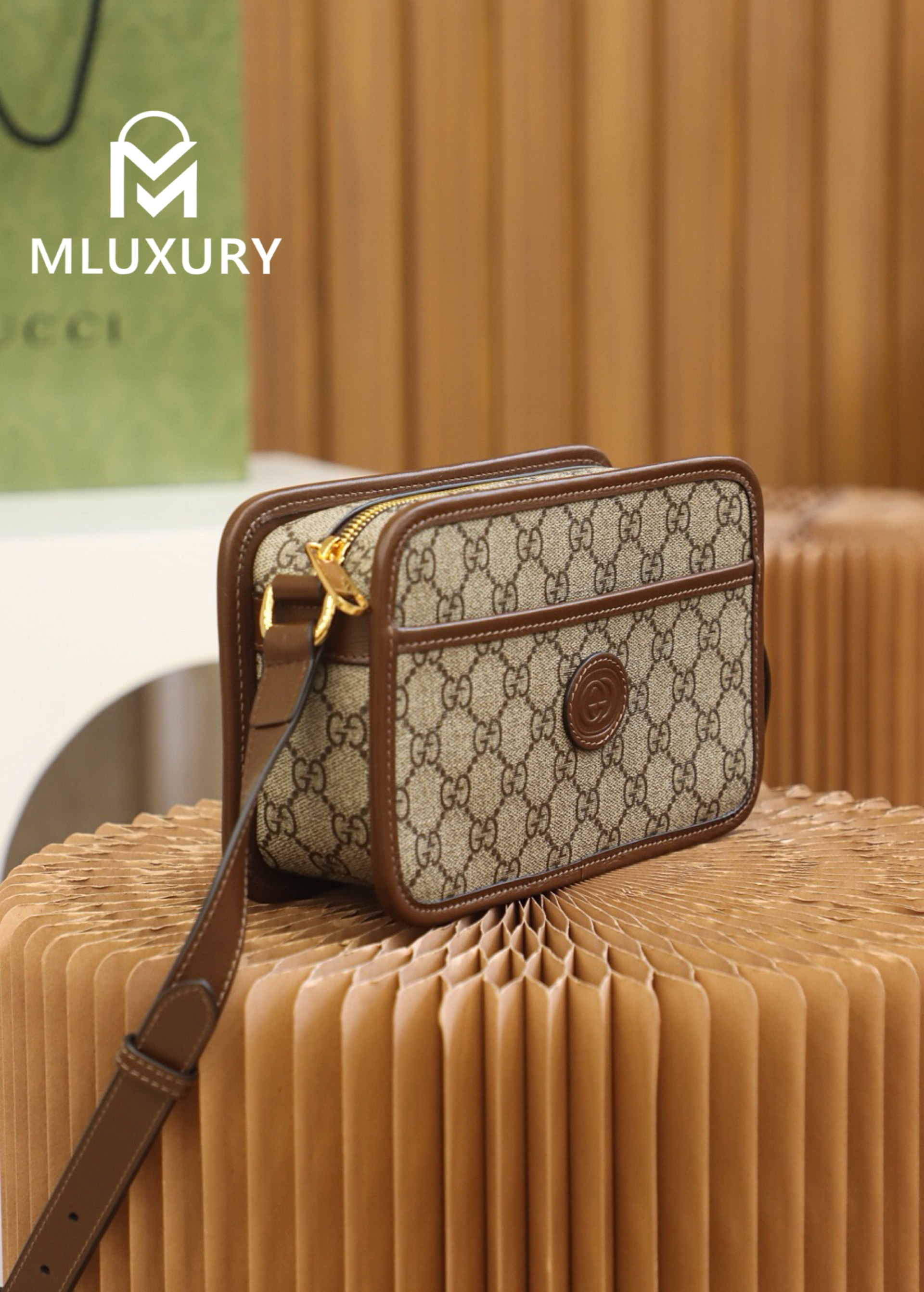 GUCCI Vintage Camera Bag, Original Leather