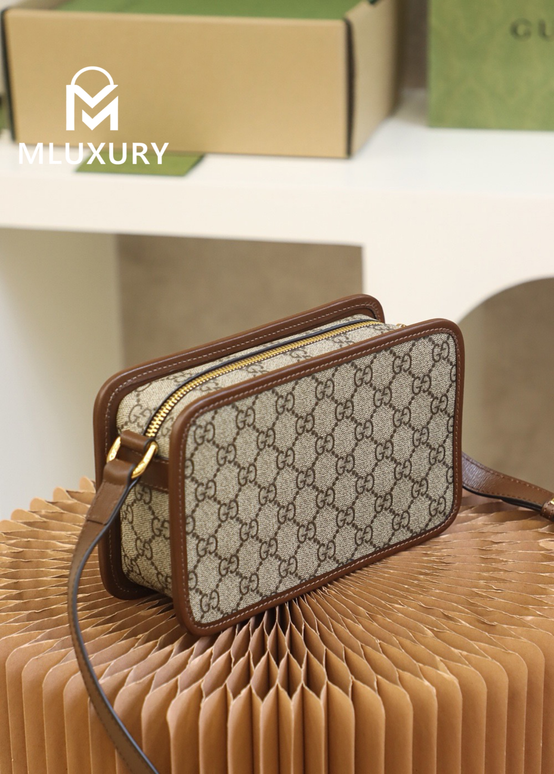 GUCCI Vintage Camera Bag, Original Leather