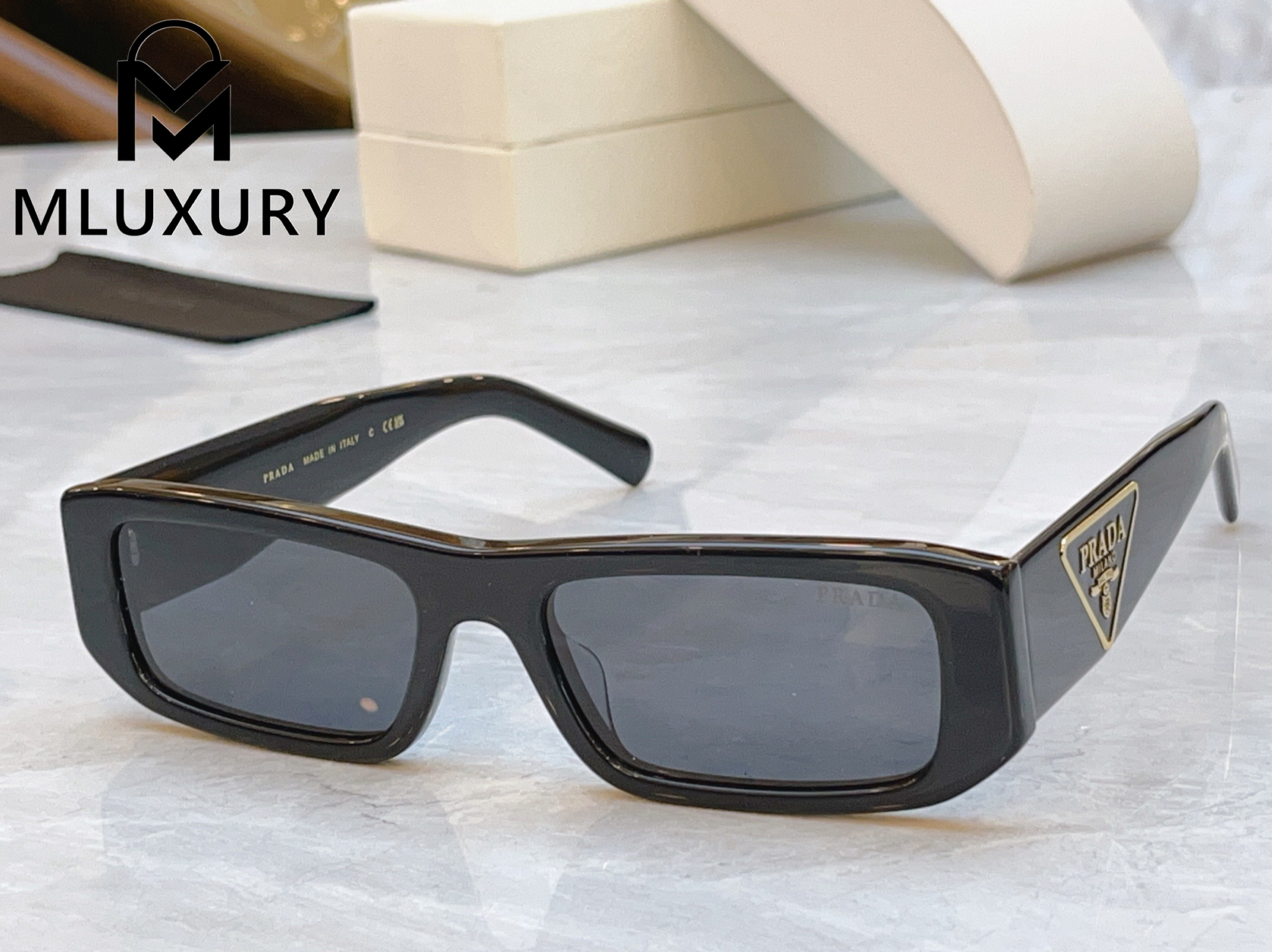 PRADA PR 2204S