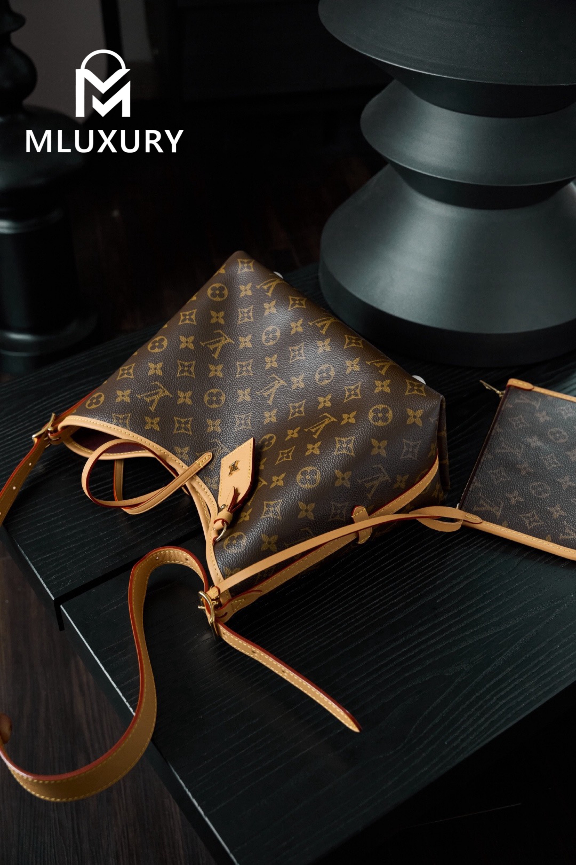 LOUIS VUITTON CARRYALL (small size)