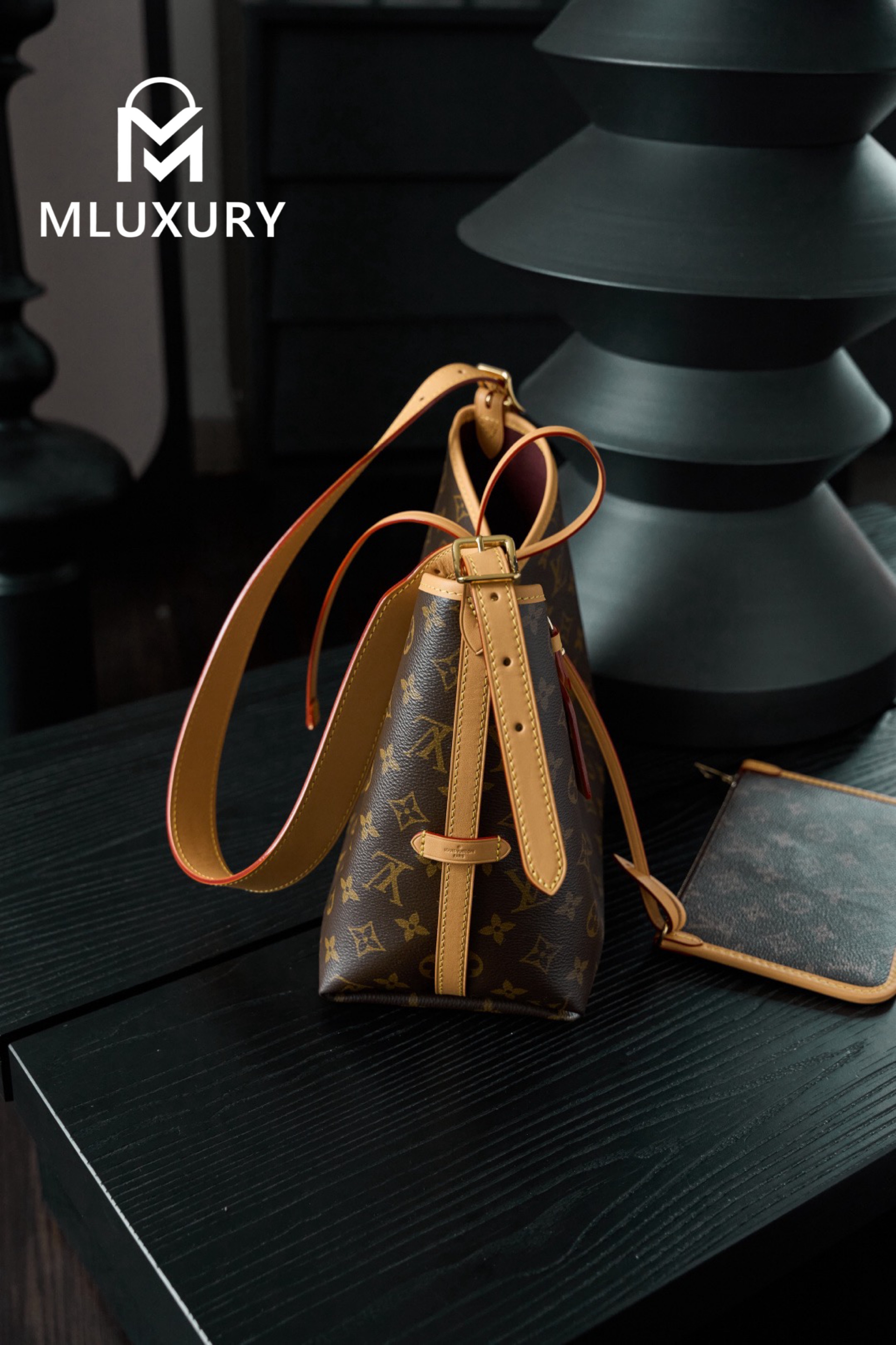 LOUIS VUITTON CARRYALL (small size)