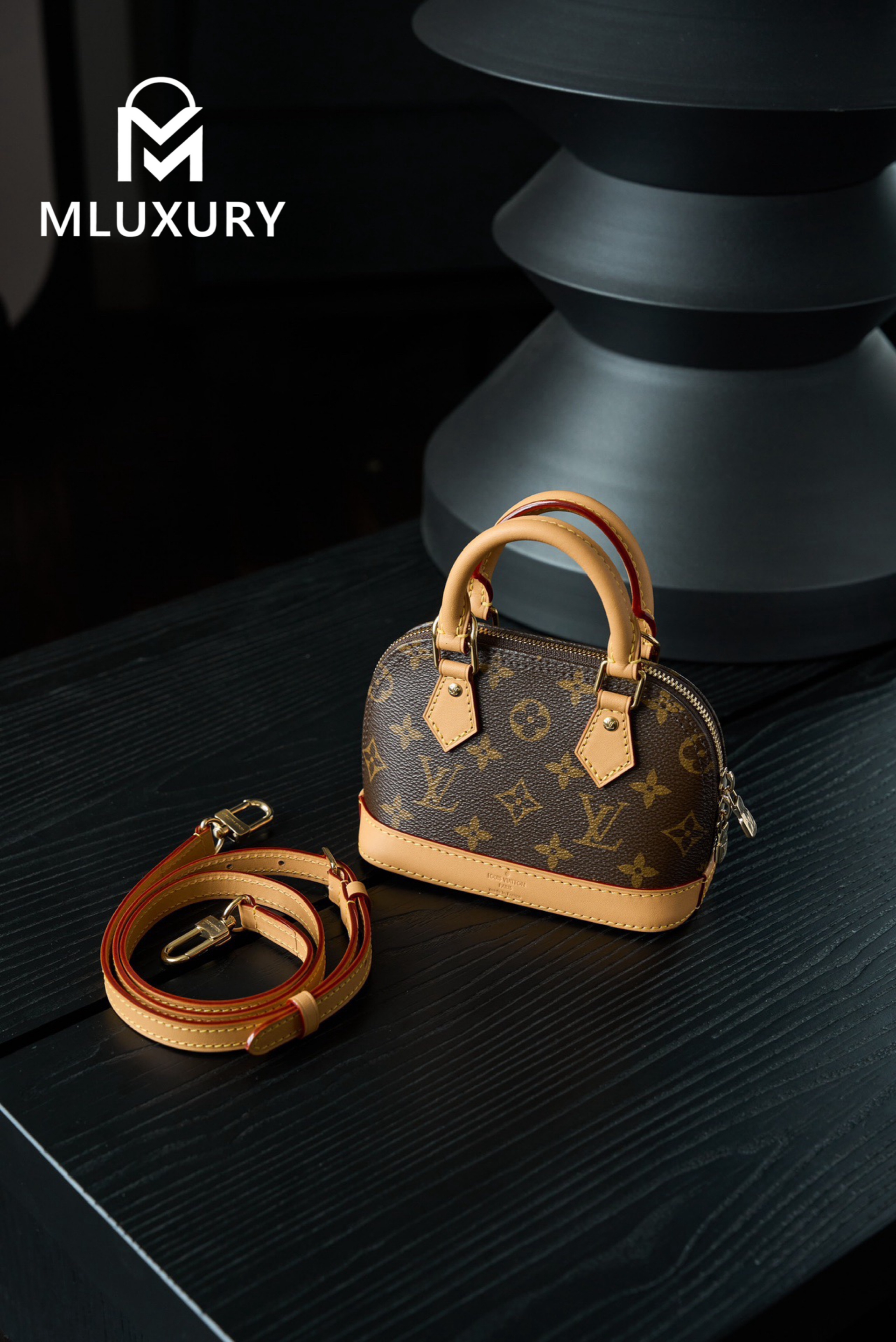 LOUIS VUITTON Alma nano seashell