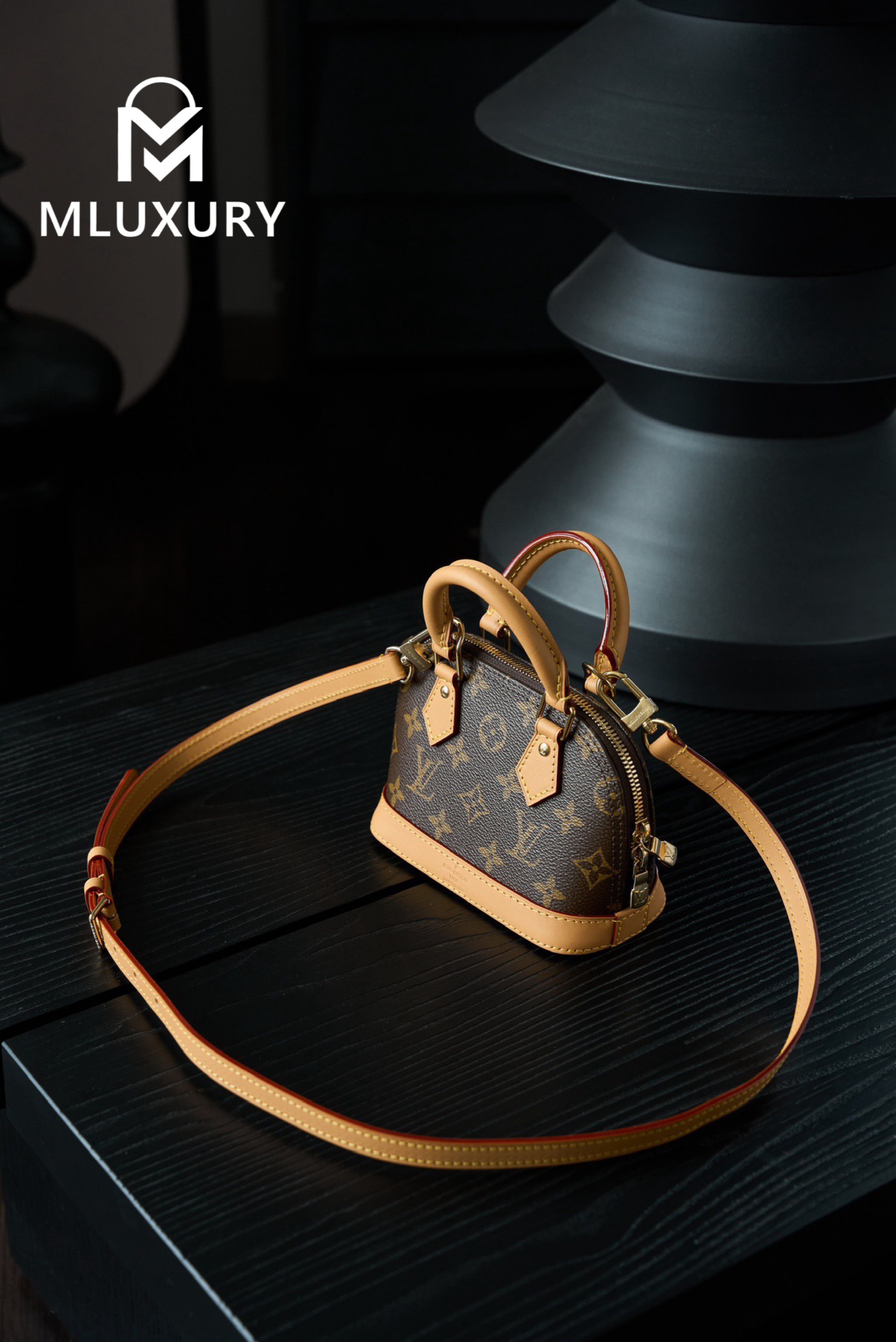 LOUIS VUITTON Alma nano seashell