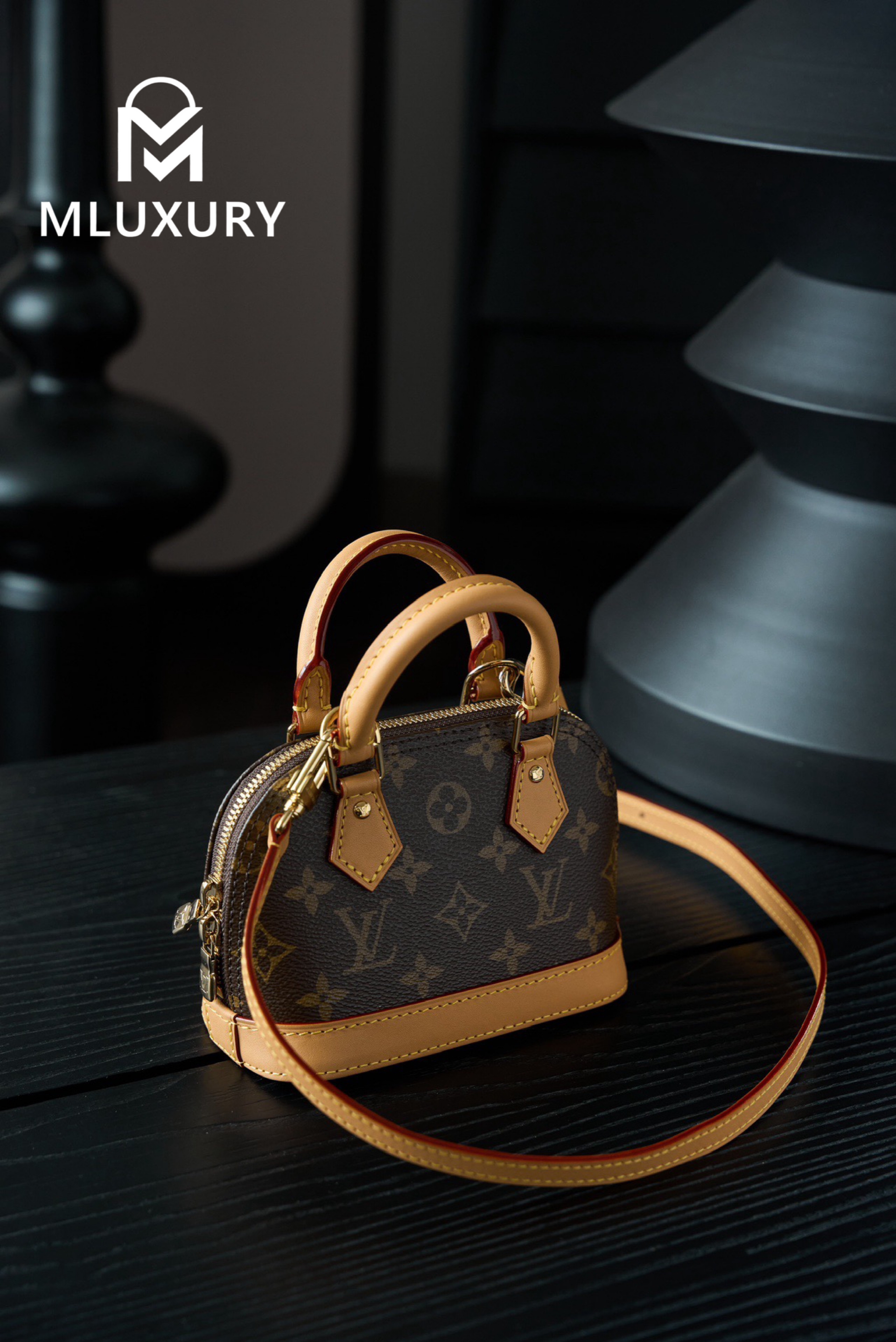 LOUIS VUITTON Alma nano seashell