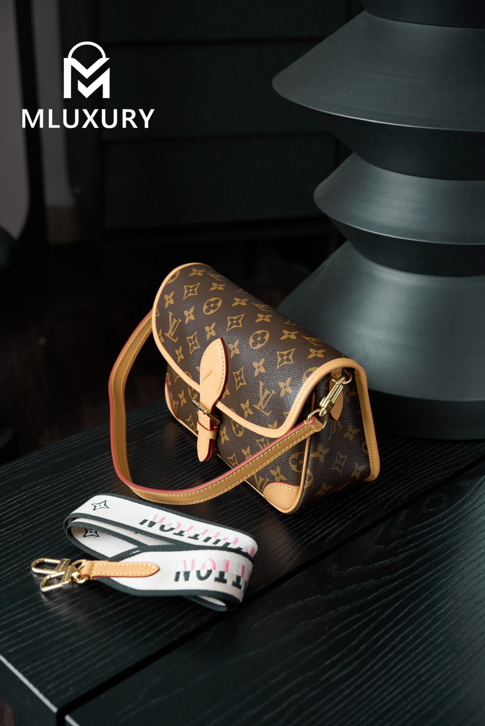LOUIS VUITTON DIANE BLACK