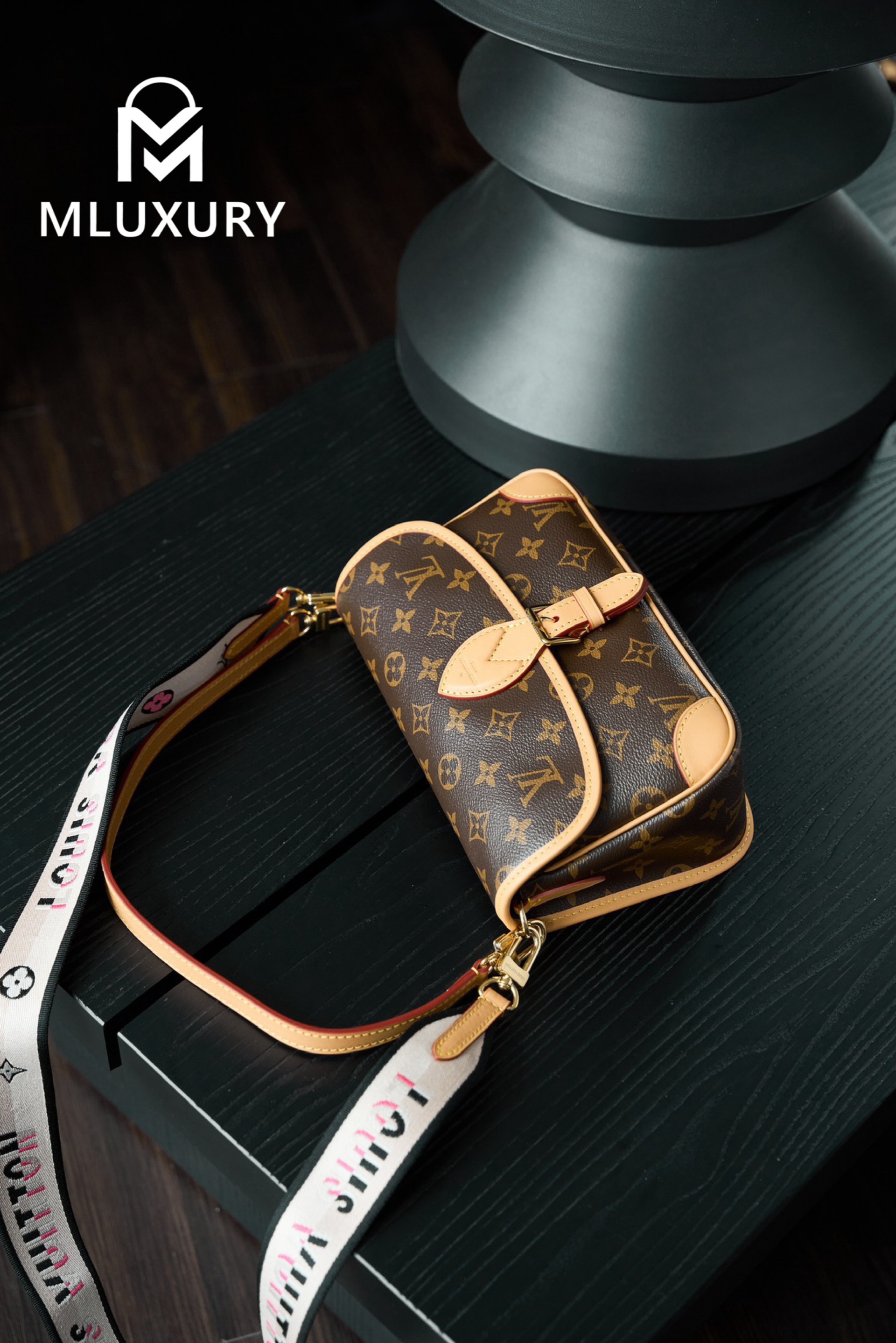 LOUIS VUITTON DIANE BLACK
