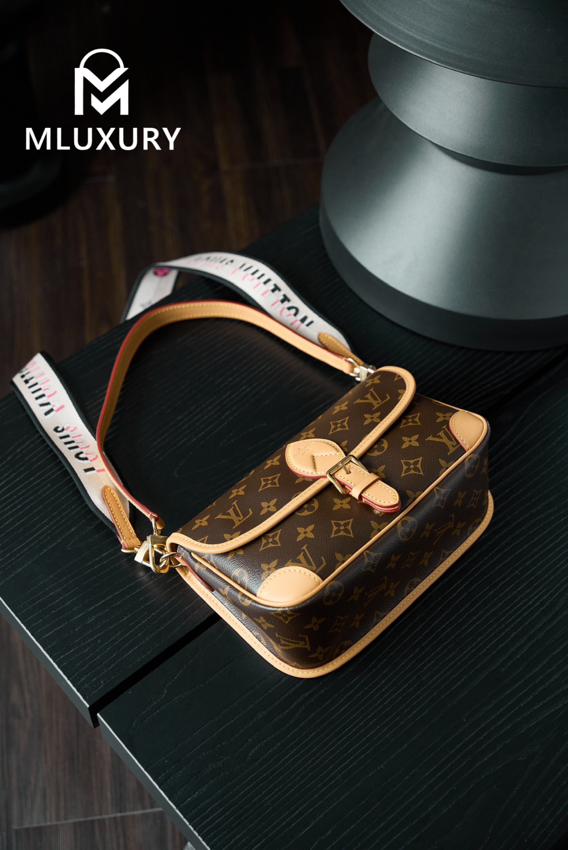 LOUIS VUITTON DIANE BLACK