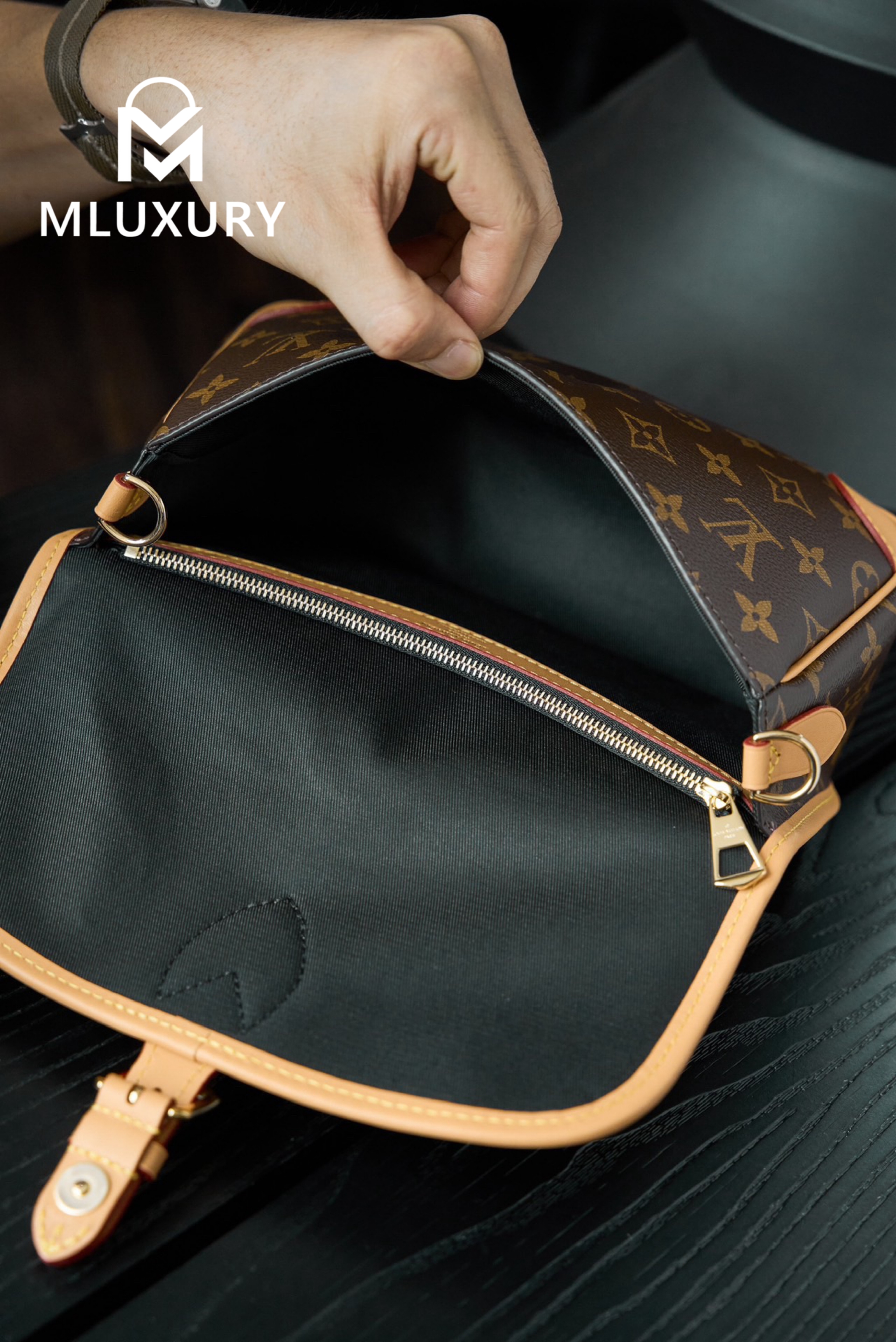 LOUIS VUITTON DIANE BLACK