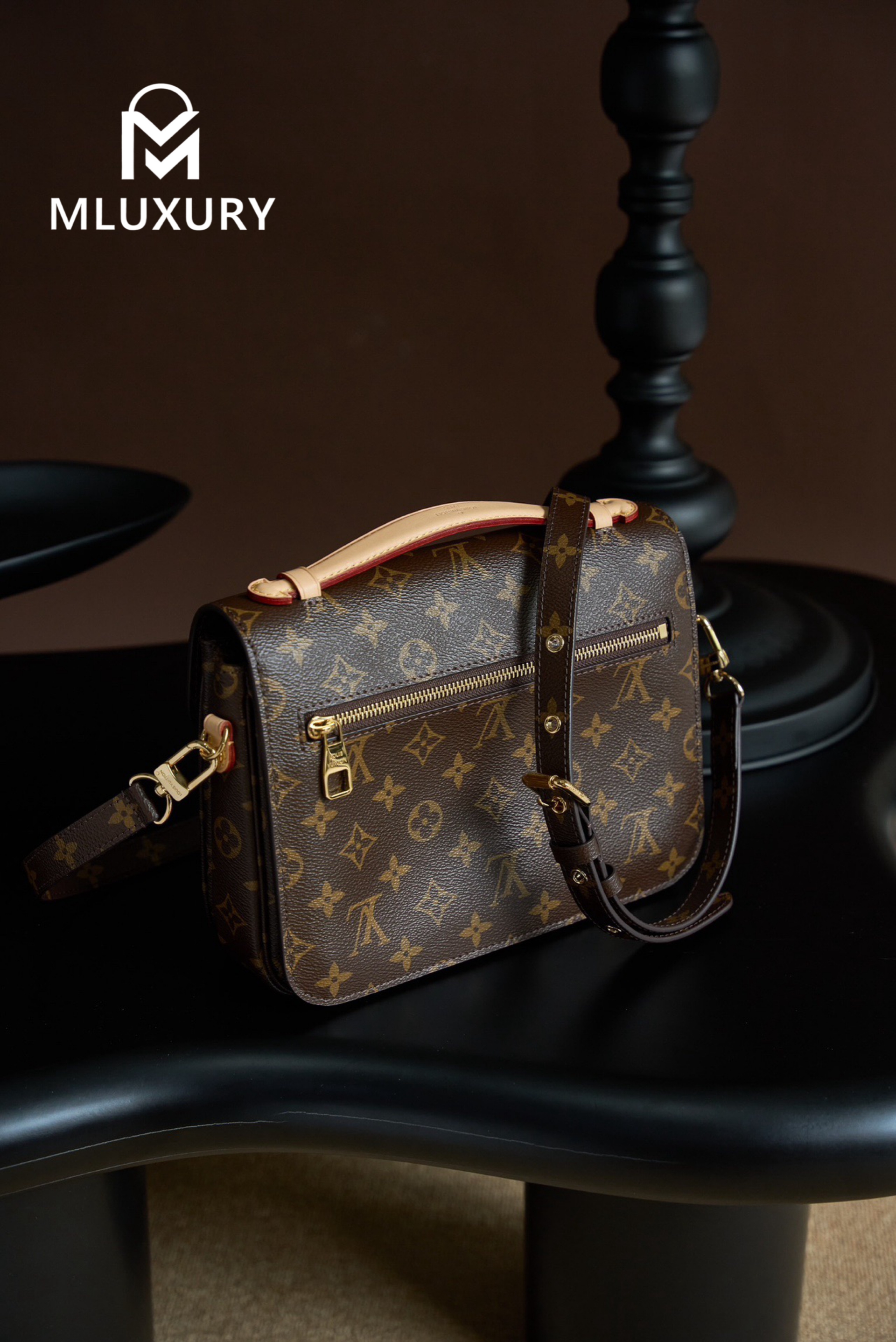 LOUIS VUITTON Pochette Metis Handbag