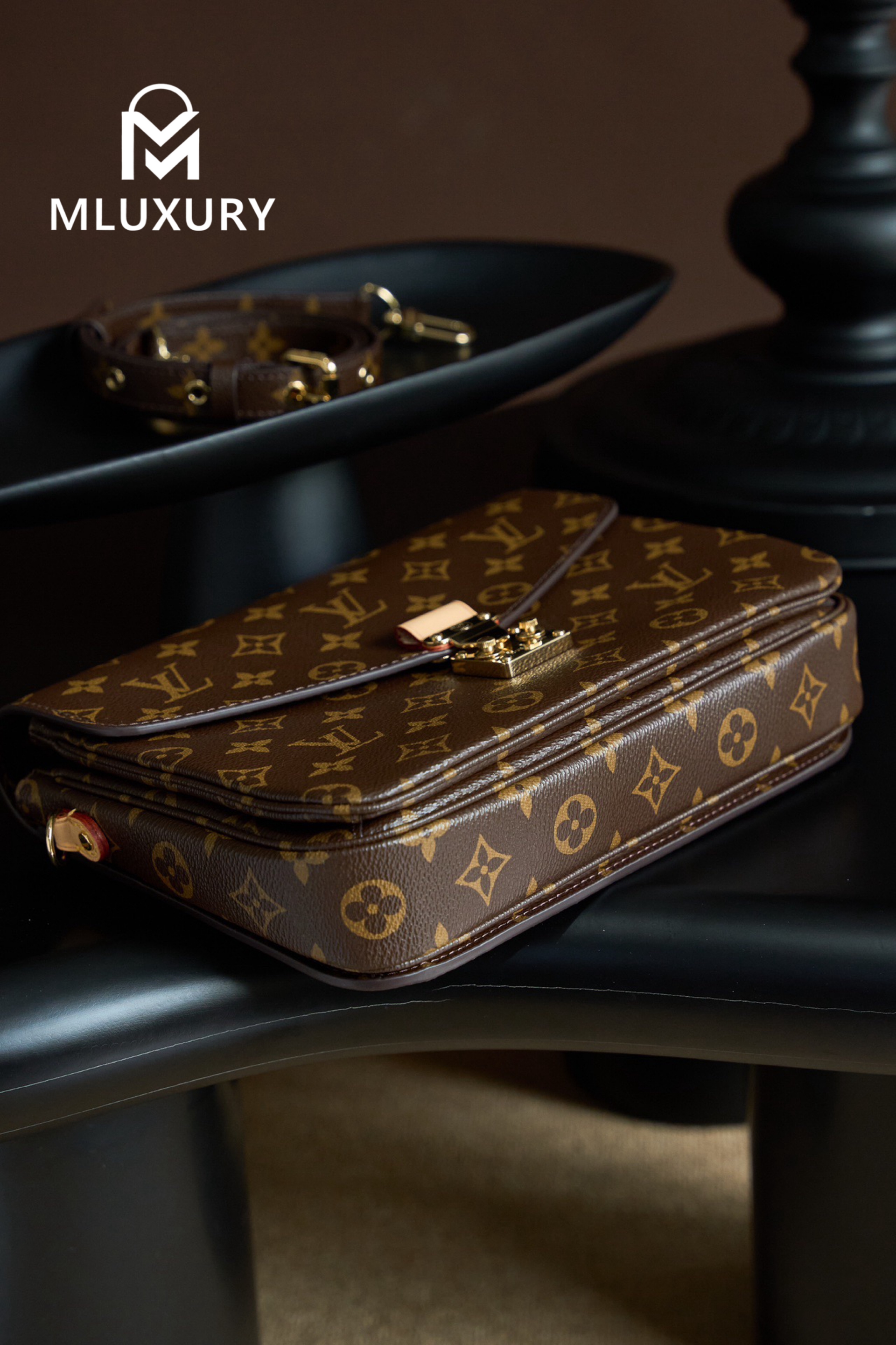 LOUIS VUITTON Pochette Metis Handbag