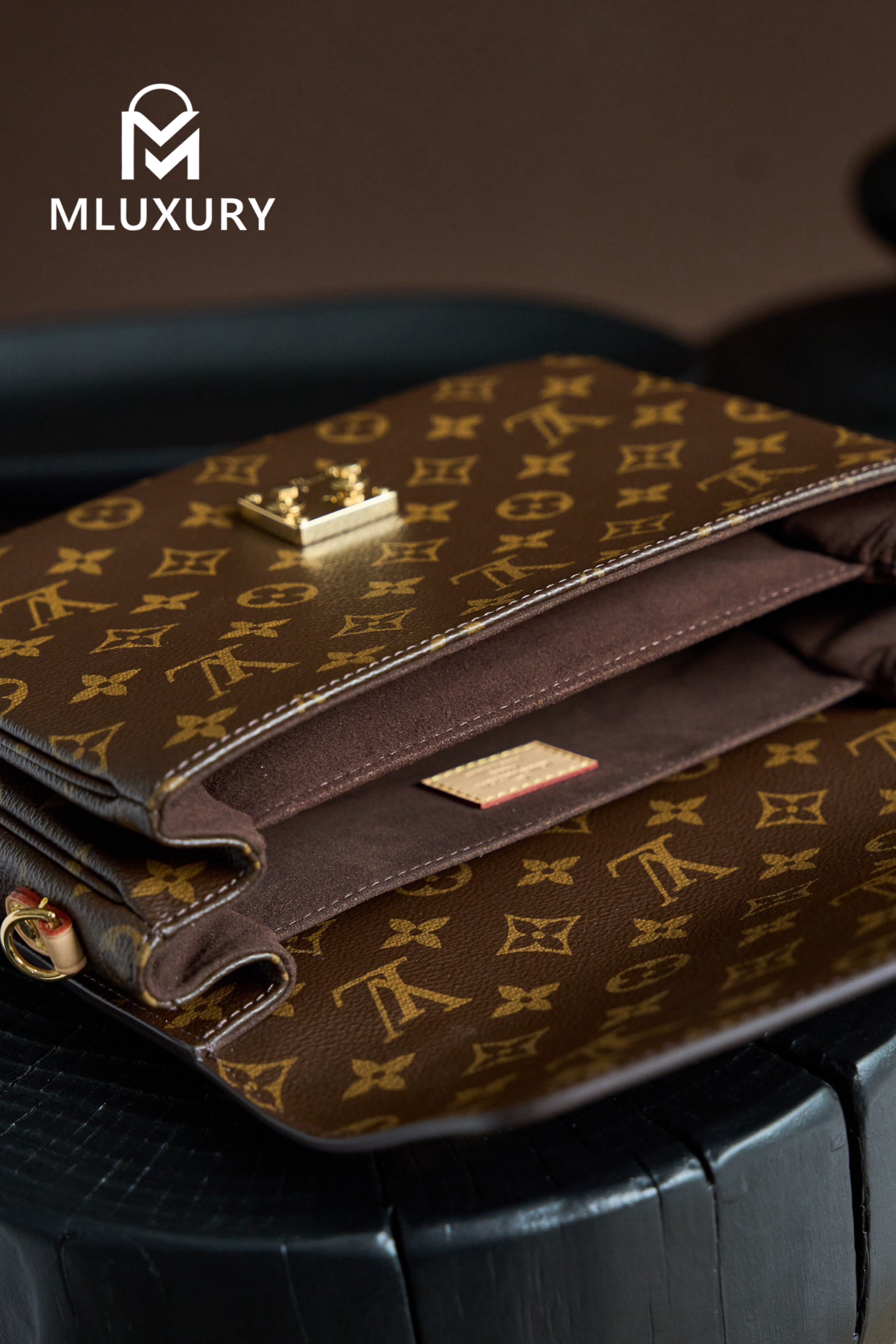 LOUIS VUITTON Pochette Metis Handbag